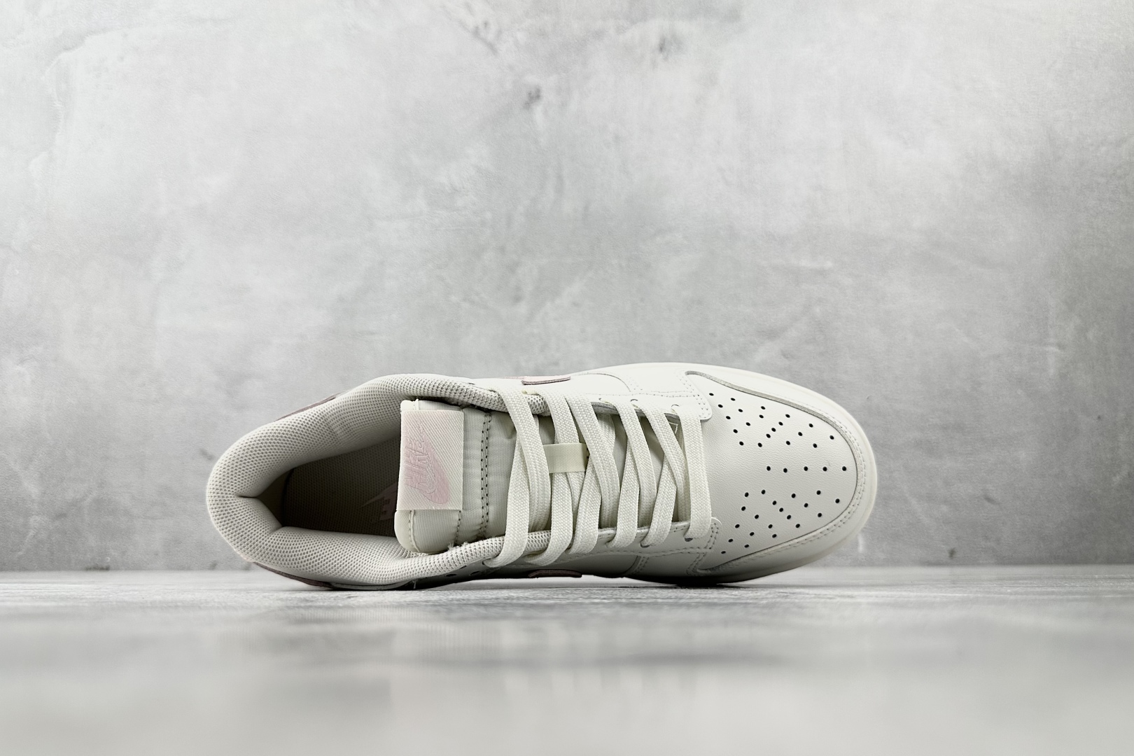 特价 
【定制球鞋】Nike Dunk 樱絮流光 米白粉

货号：W 068
尺码：35.5 36 36