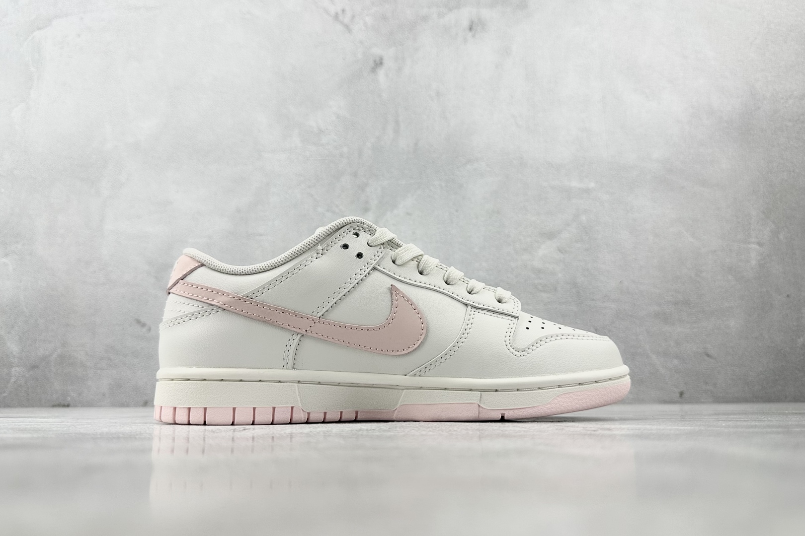 特价 
【定制球鞋】Nike Dunk 樱絮流光 米白粉

货号：W 068
尺码：35.5 36 36