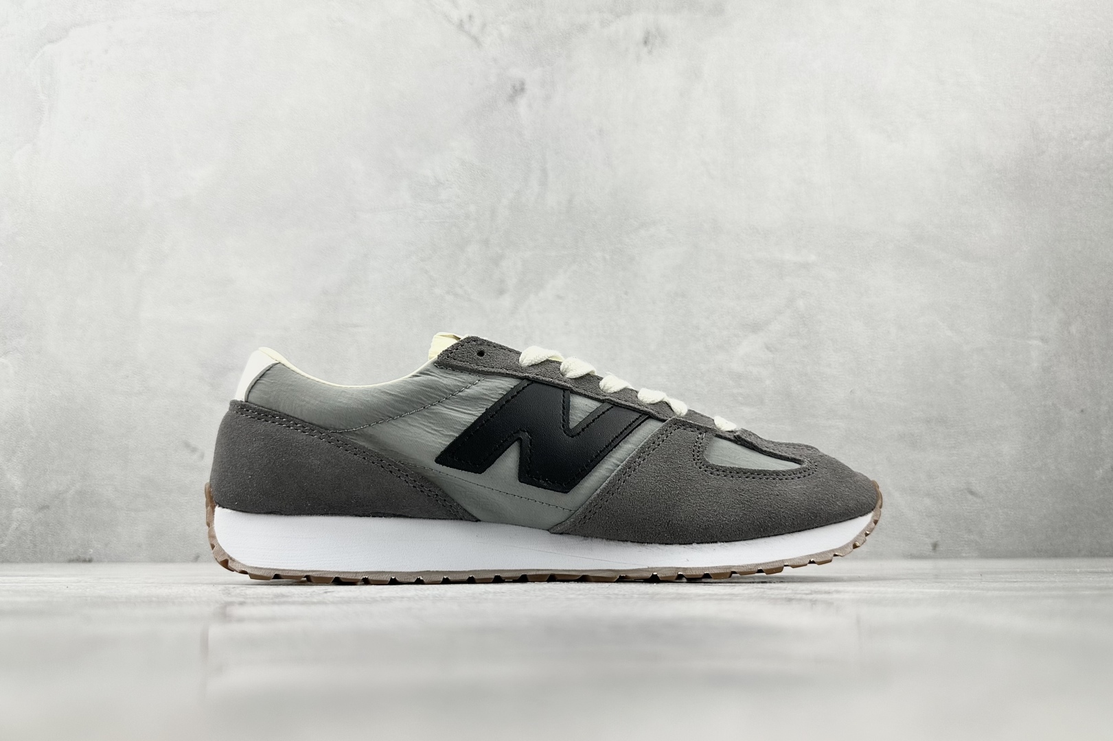 X 版 
New Balance NB 471 灰色

货号：U471AH
尺码：36 36.5 37 