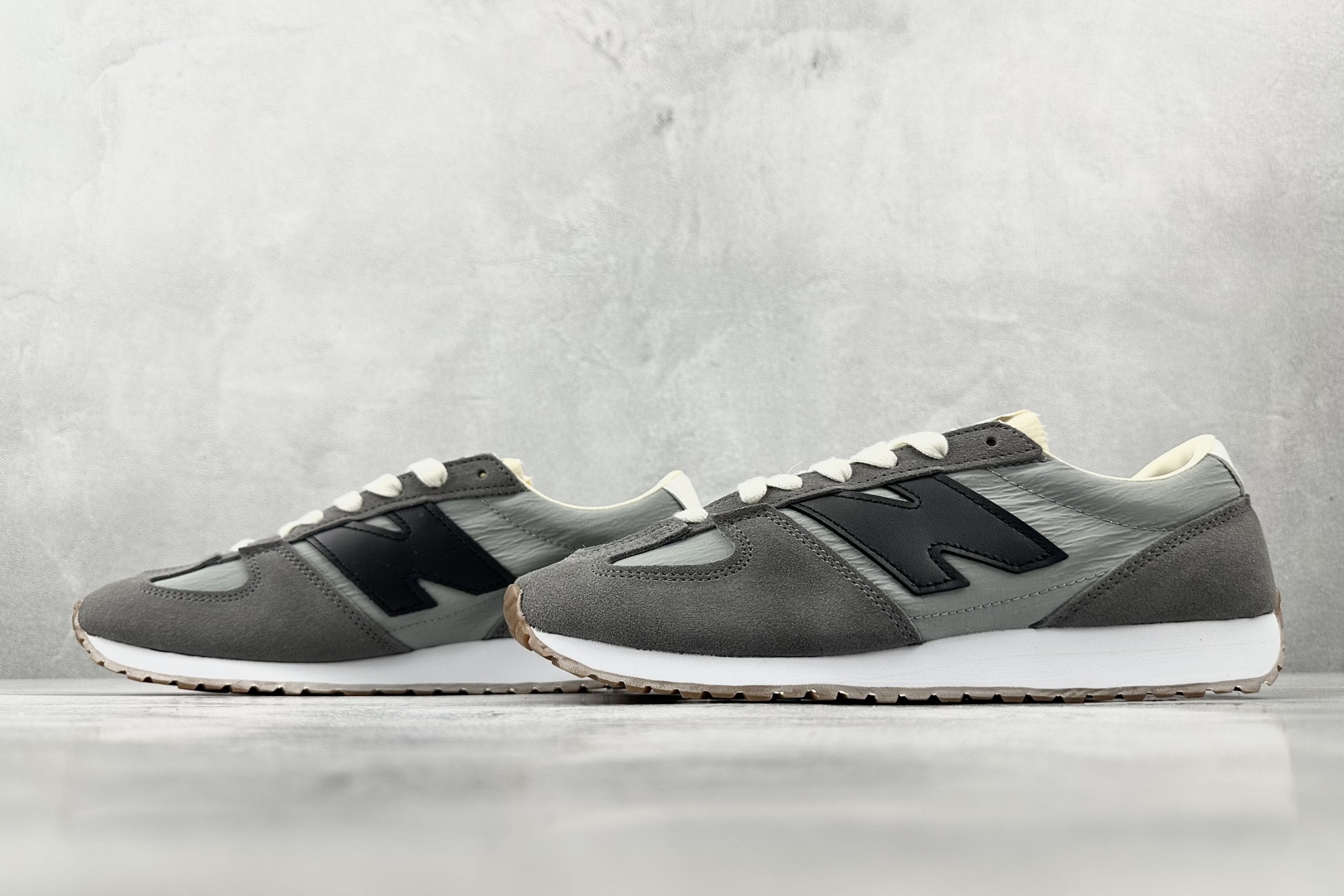 X 版 
New Balance NB 471 灰色

货号：U471AH
尺码：36 36.5 37 