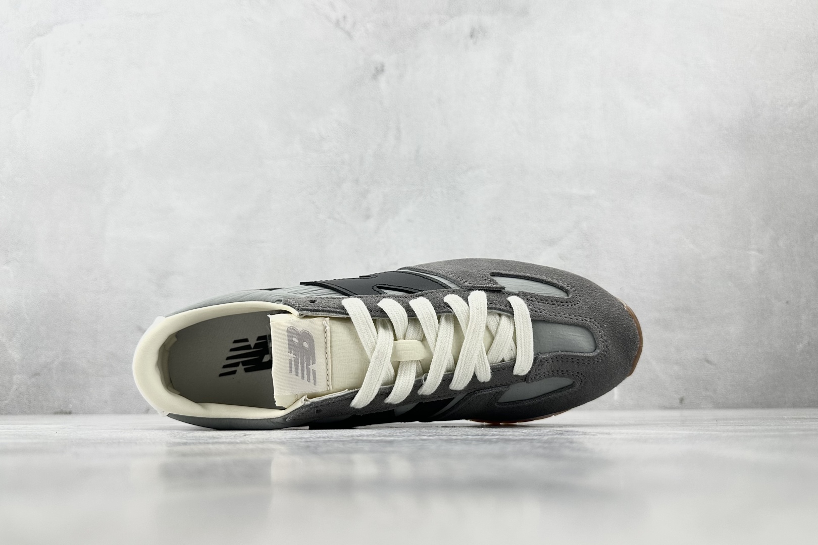 X 版 
New Balance NB 471 灰色

货号：U471AH
尺码：36 36.5 37 
