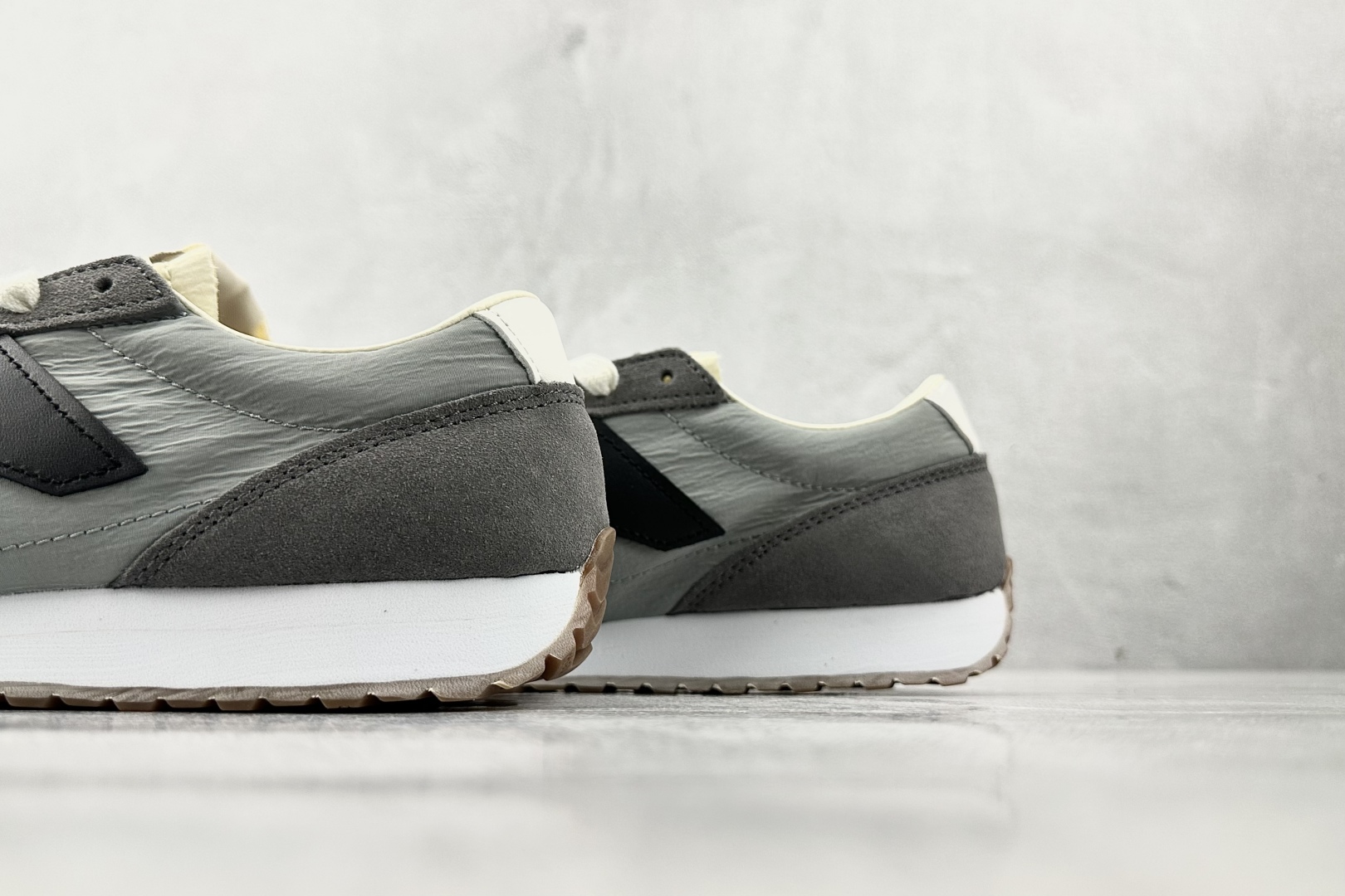 X 版 
New Balance NB 471 灰色

货号：U471AH
尺码：36 36.5 37 