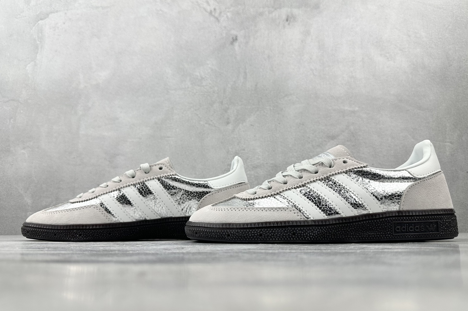 adidas originals Handball Spezial 系列 灰银色 JR6511-莆田鞋,莆田鞋货源,高仿鞋,高仿鞋货源,安福档口,莆田高仿鞋,莆田鞋批发,高仿鞋批发,莆田高仿运动鞋,高仿运动鞋,莆田运动鞋 adidas originals Handball Spezial 系列 灰银色 JR6511