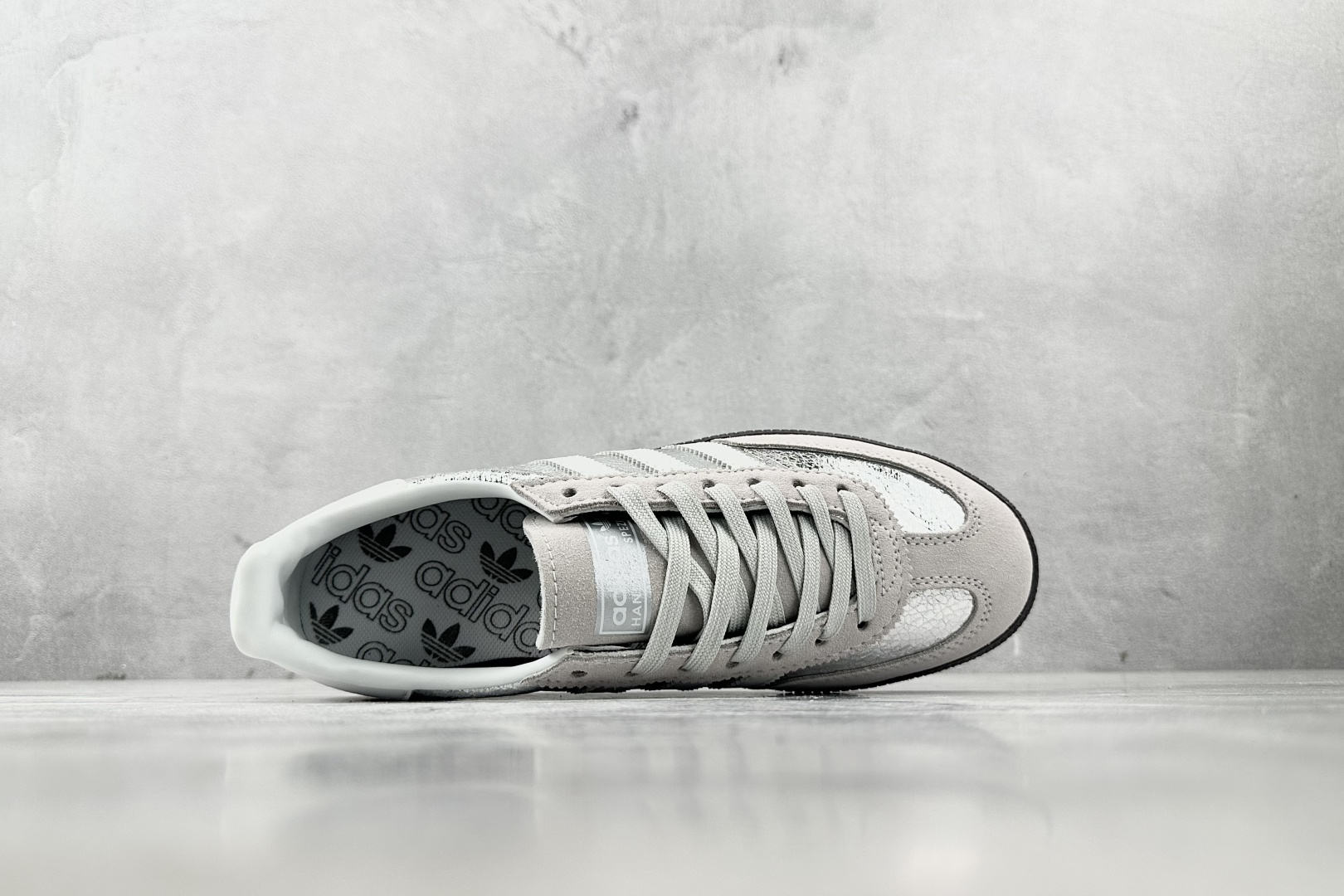 adidas originals Handball Spezial 系列 灰银色 JR6511-莆田鞋,莆田鞋货源,高仿鞋,高仿鞋货源,安福档口,莆田高仿鞋,莆田鞋批发,高仿鞋批发,莆田高仿运动鞋,高仿运动鞋,莆田运动鞋 adidas originals Handball Spezial 系列 灰银色 JR6511