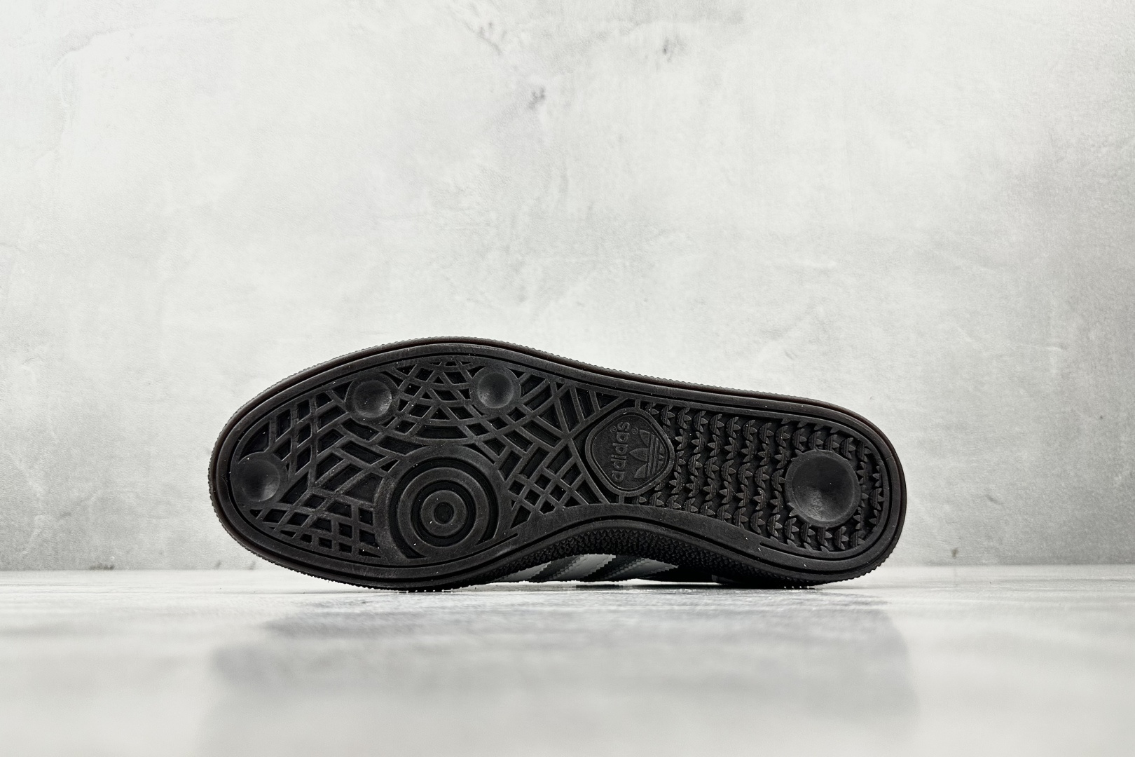 adidas originals Handball Spezial 系列 灰银色 JR6511-莆田鞋,莆田鞋货源,高仿鞋,高仿鞋货源,安福档口,莆田高仿鞋,莆田鞋批发,高仿鞋批发,莆田高仿运动鞋,高仿运动鞋,莆田运动鞋 adidas originals Handball Spezial 系列 灰银色 JR6511