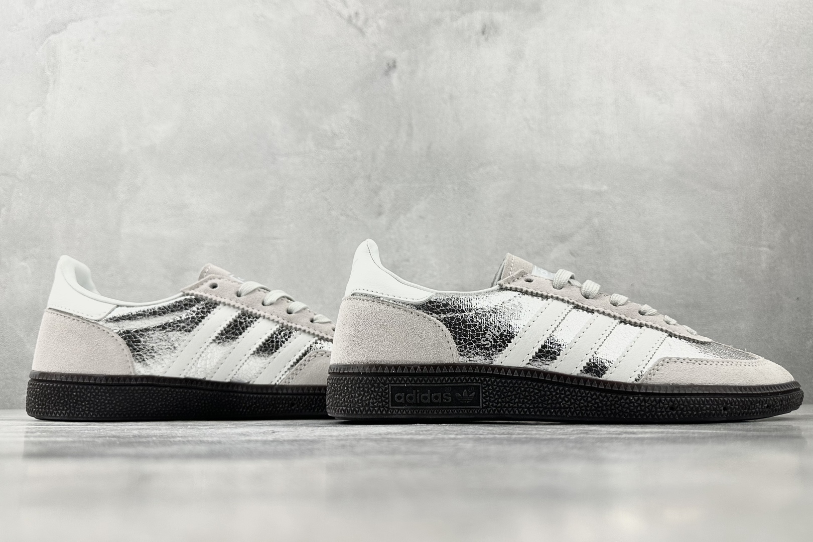 adidas originals Handball Spezial 系列 灰银色 JR6511-莆田鞋,莆田鞋货源,高仿鞋,高仿鞋货源,安福档口,莆田高仿鞋,莆田鞋批发,高仿鞋批发,莆田高仿运动鞋,高仿运动鞋,莆田运动鞋 adidas originals Handball Spezial 系列 灰银色 JR6511