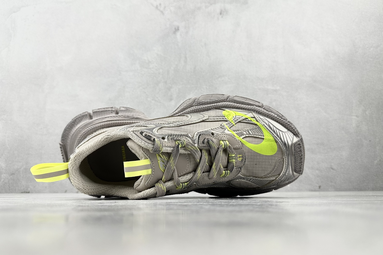 代购版 Balenciaga巴黎世家 3XL 泥色格子布 734734 WXLCR 2077