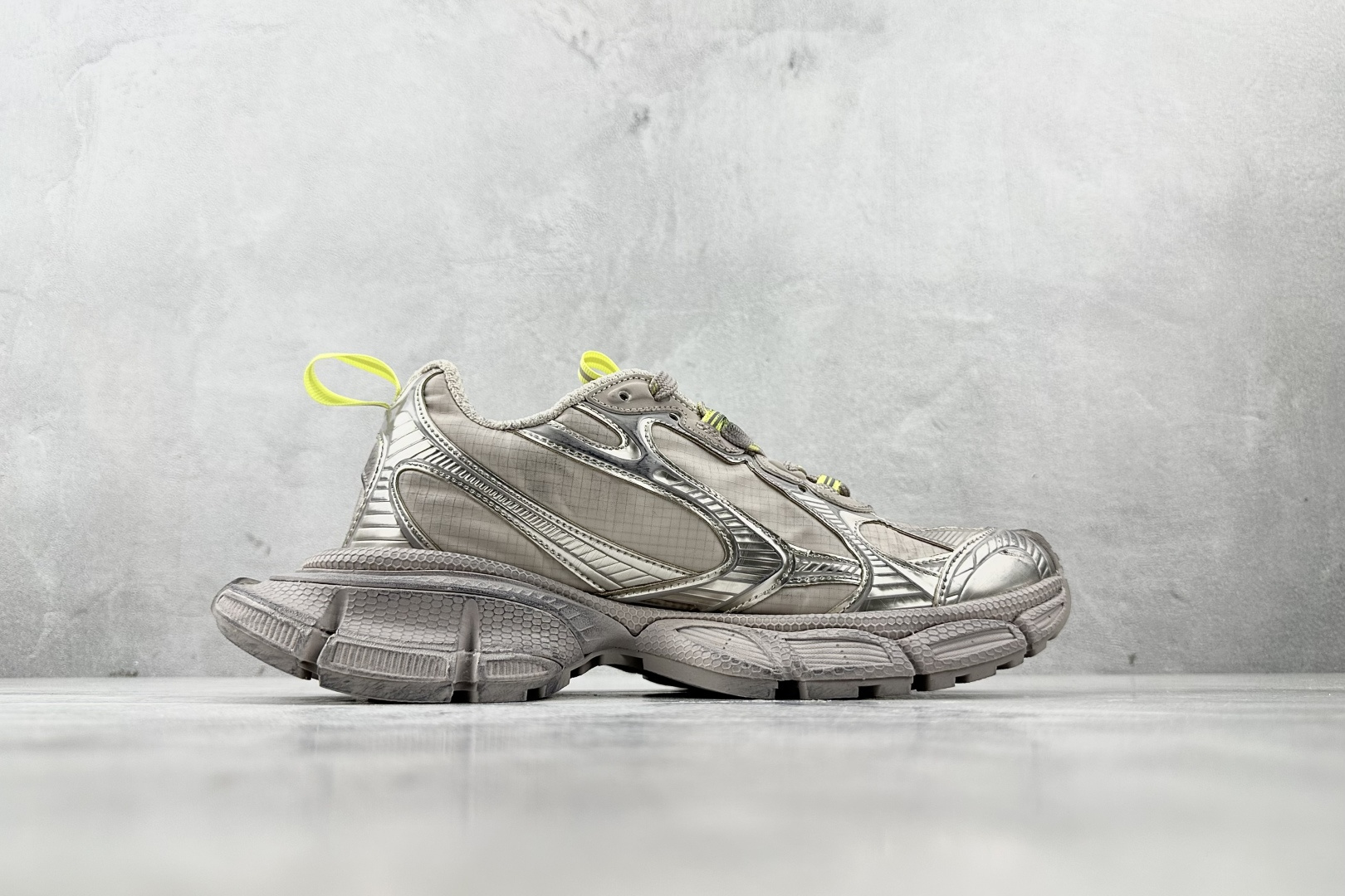 代购版 Balenciaga巴黎世家 3XL 泥色格子布 734734 WXLCR 2077