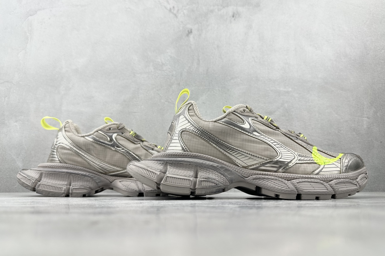 代购版 Balenciaga巴黎世家 3XL 泥色格子布 734734 WXLCR 2077