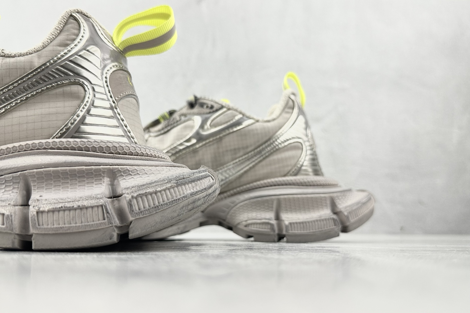 代购版 Balenciaga巴黎世家 3XL 泥色格子布 734734 WXLCR 2077