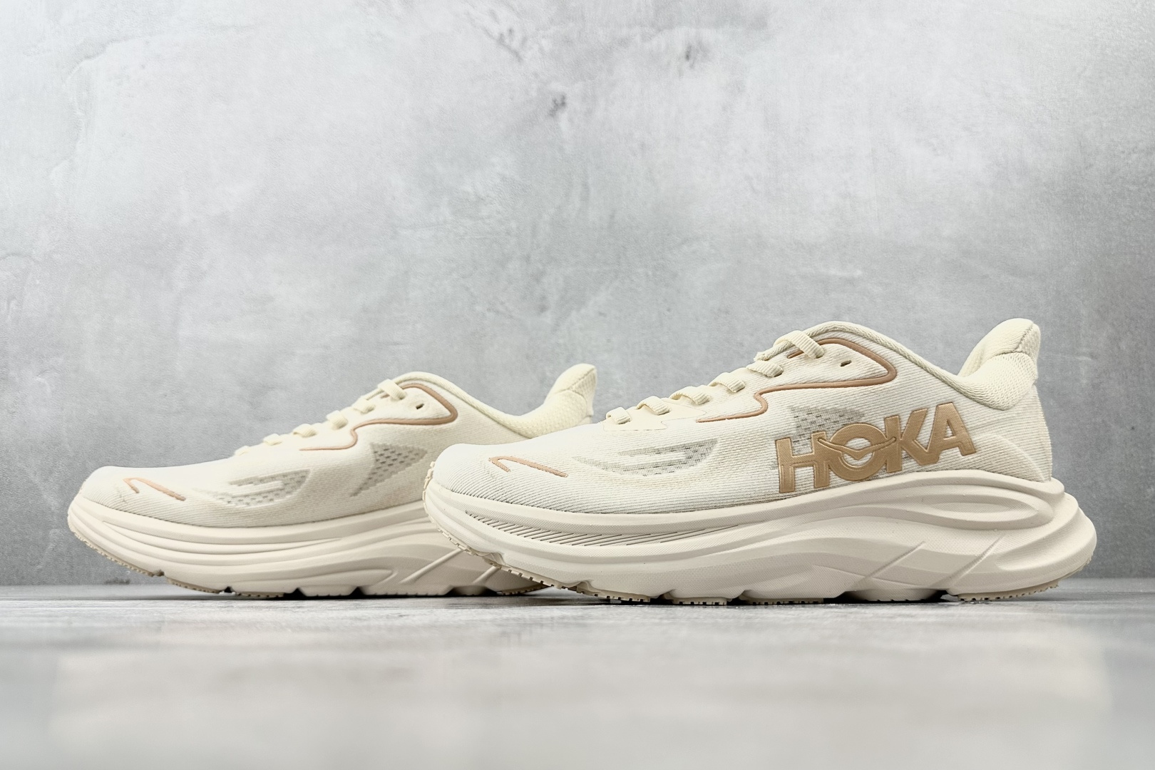 HOKA ONE ONE CLIFTON 10 米色 1162031-VCH