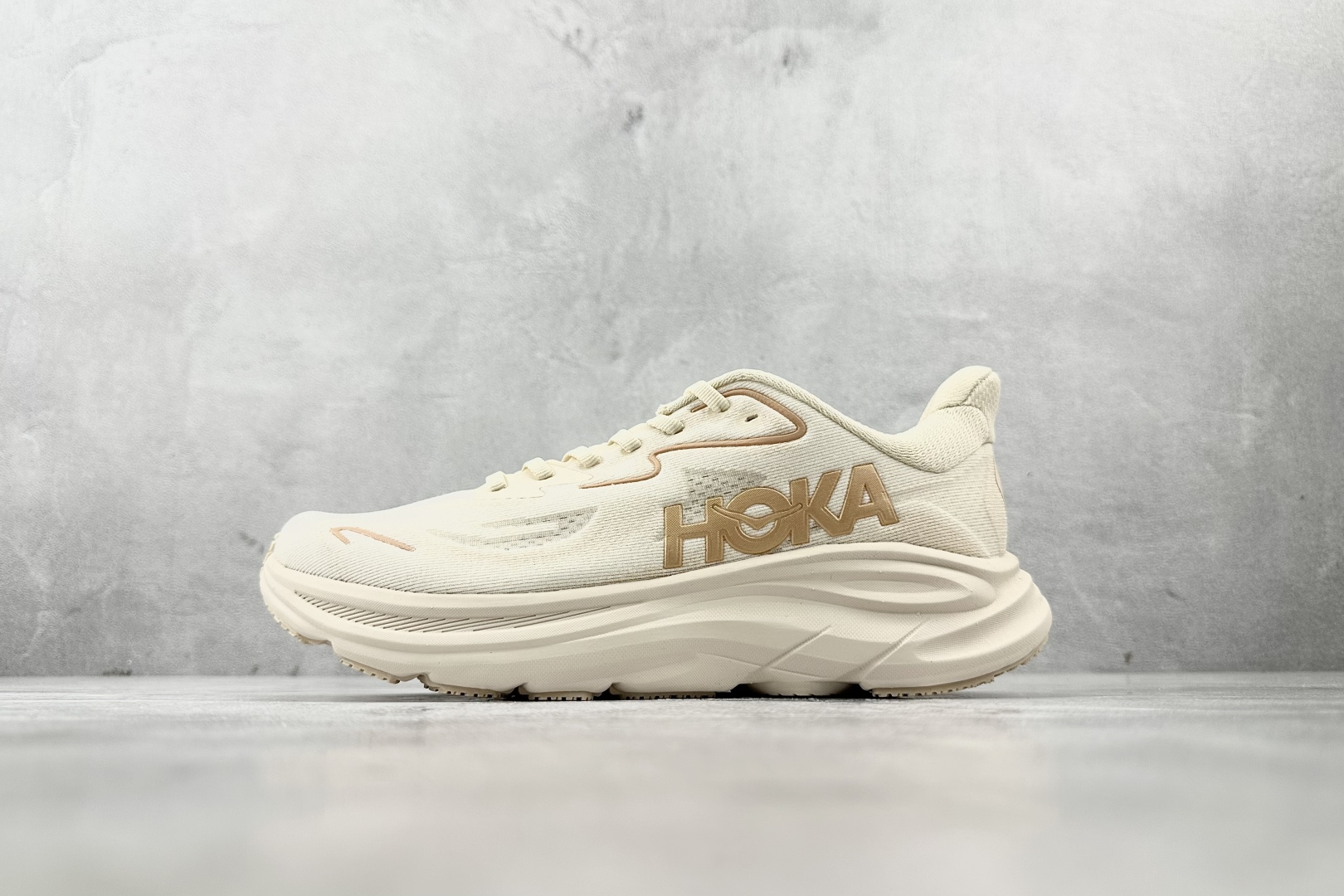 HOKA ONE ONE CLIFTON 10 米色 1162031-VCH