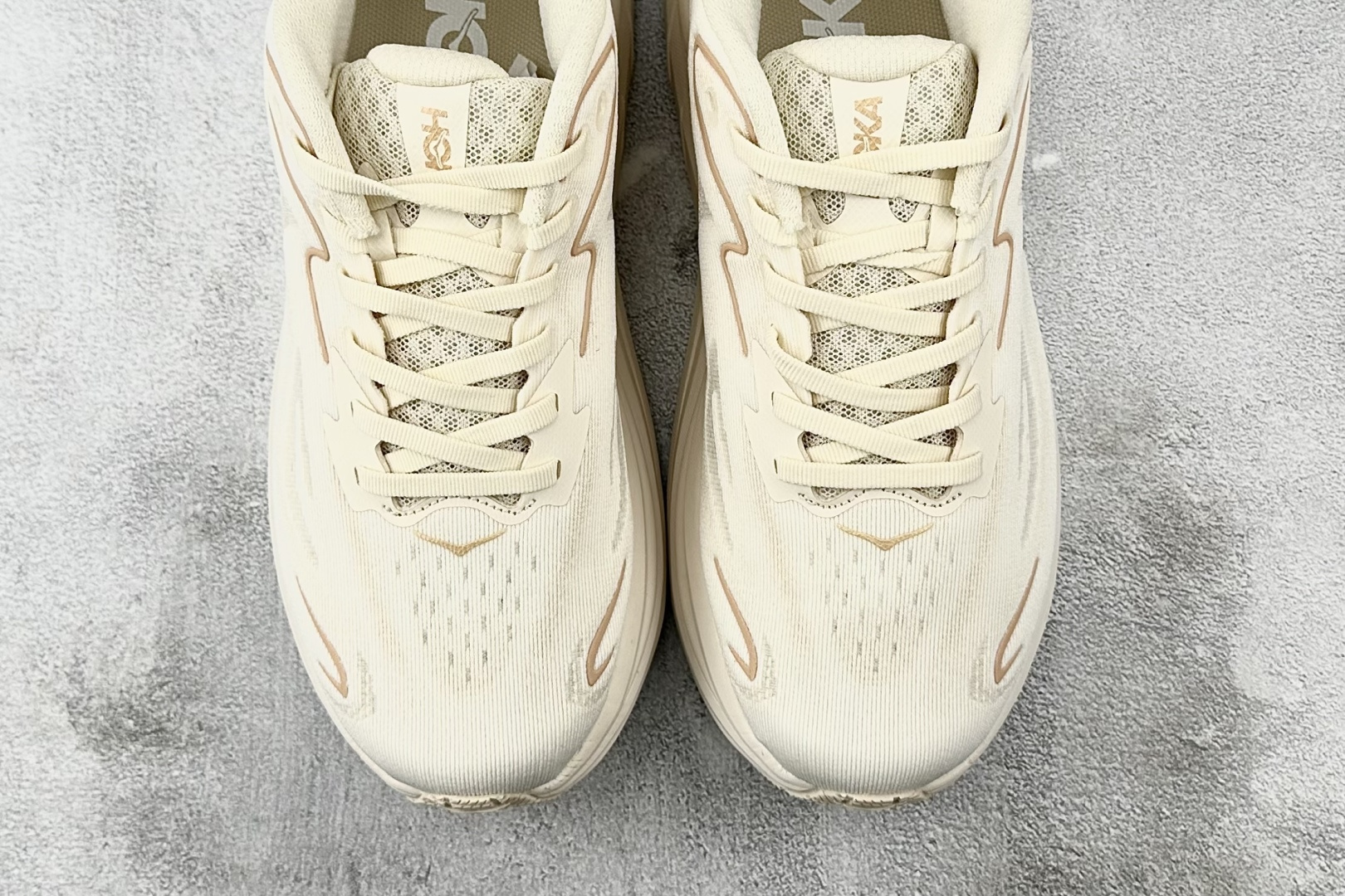 HOKA ONE ONE CLIFTON 10 米色 1162031-VCH