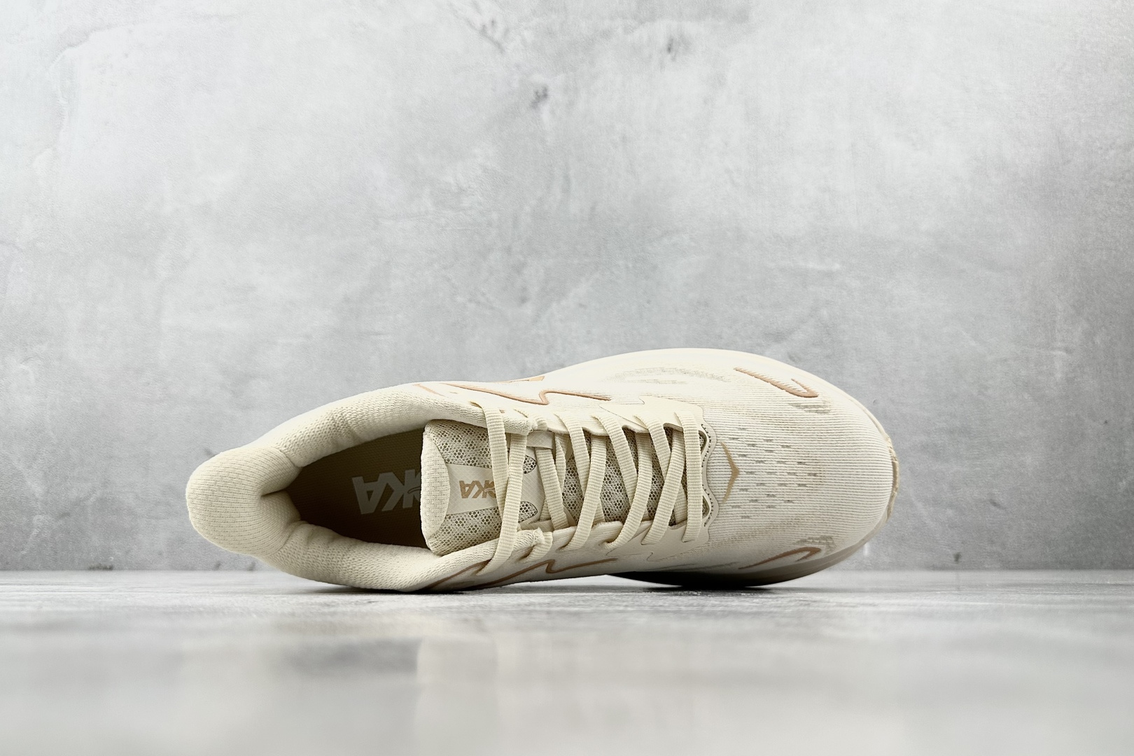 HOKA ONE ONE CLIFTON 10 米色 1162031-VCH