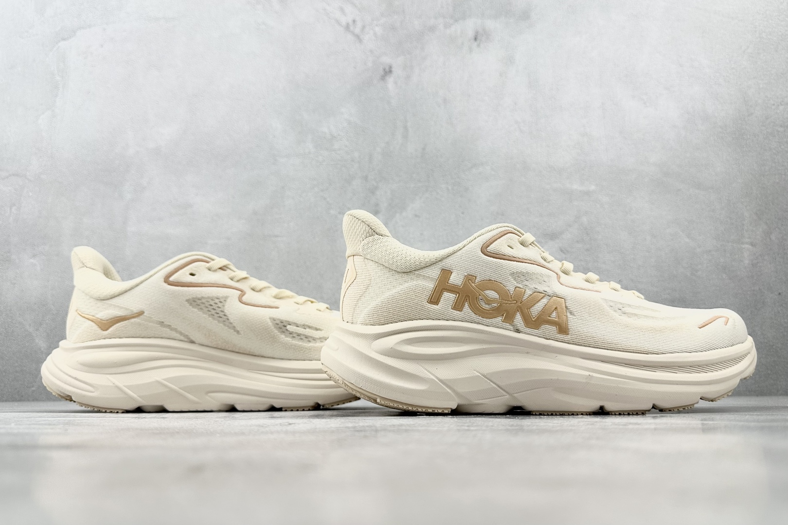 HOKA ONE ONE CLIFTON 10 米色 1162031-VCH