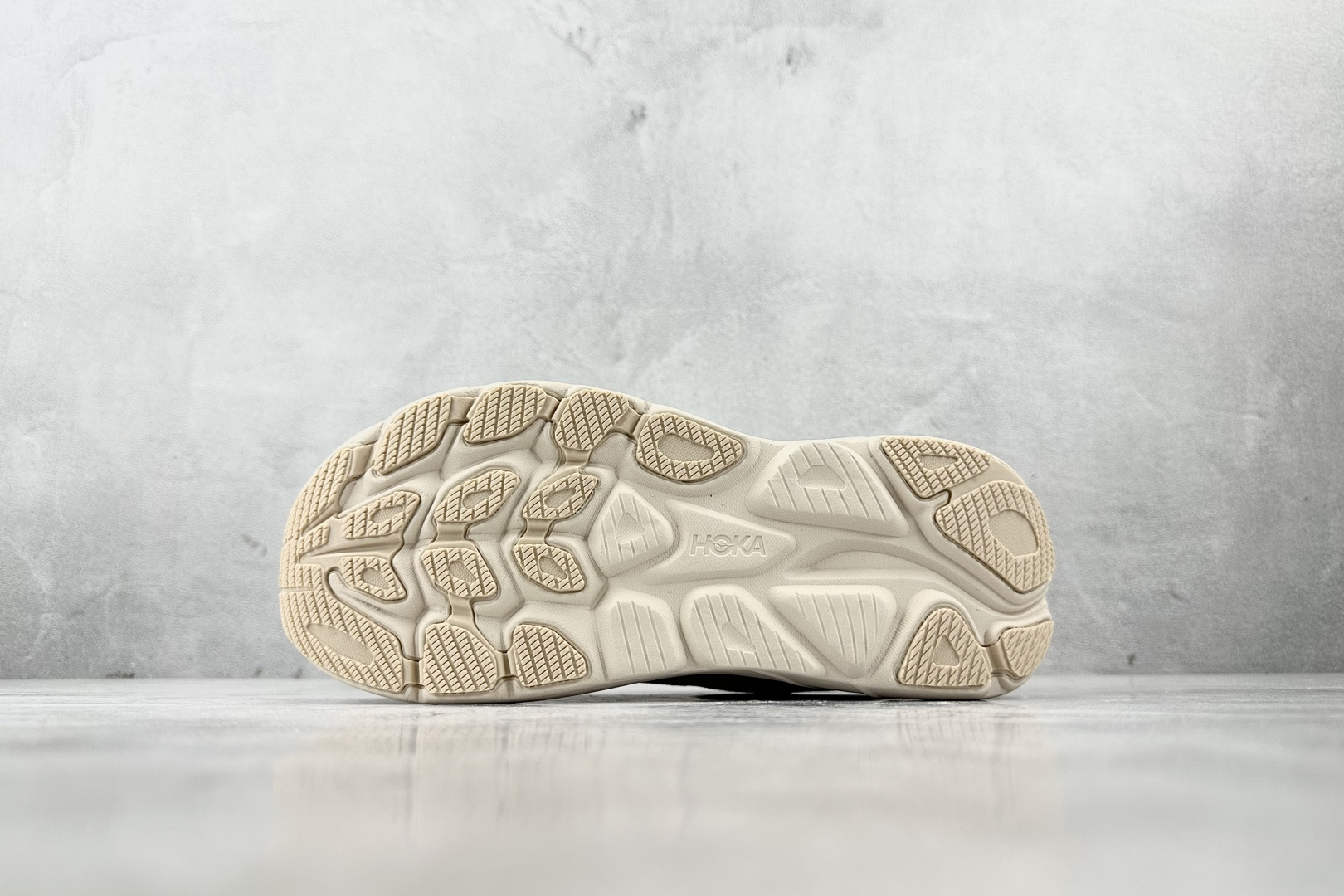 HOKA ONE ONE CLIFTON 10 米色 1162031-VCH