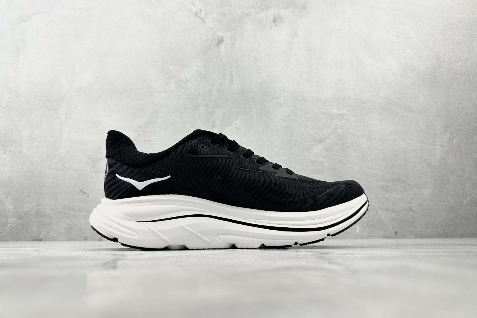 HOKA ONE ONE CLIFTON 10 黑白 1162050-BWHT
