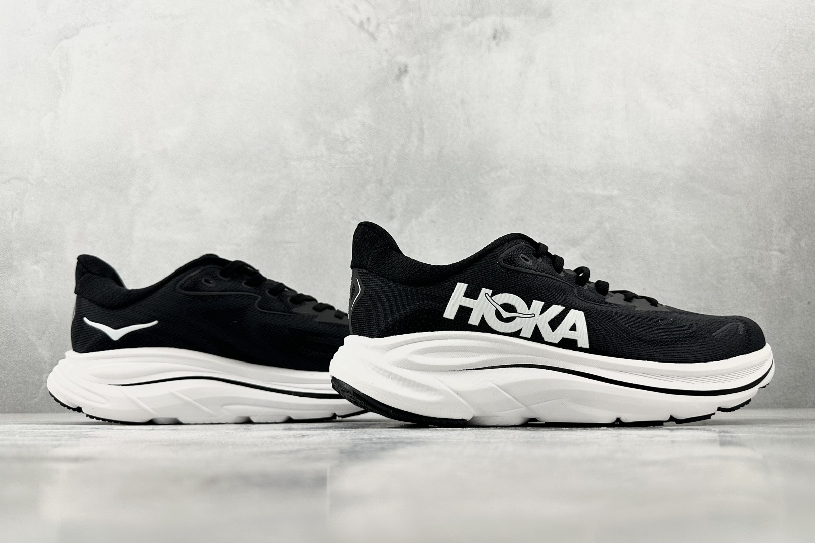 HOKA ONE ONE CLIFTON 10 黑白 1162050-BWHT