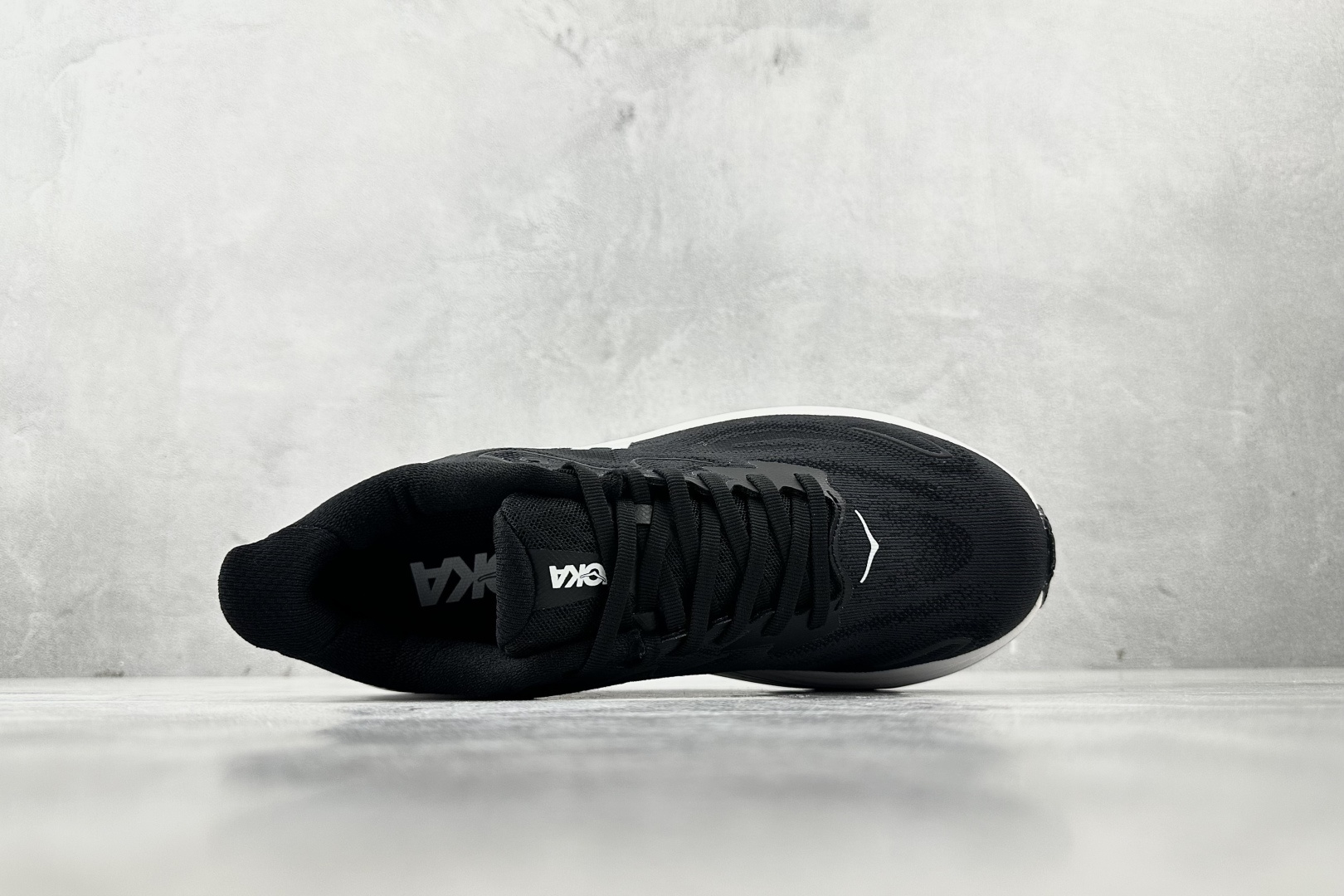 HOKA ONE ONE CLIFTON 10 黑白 1162050-BWHT