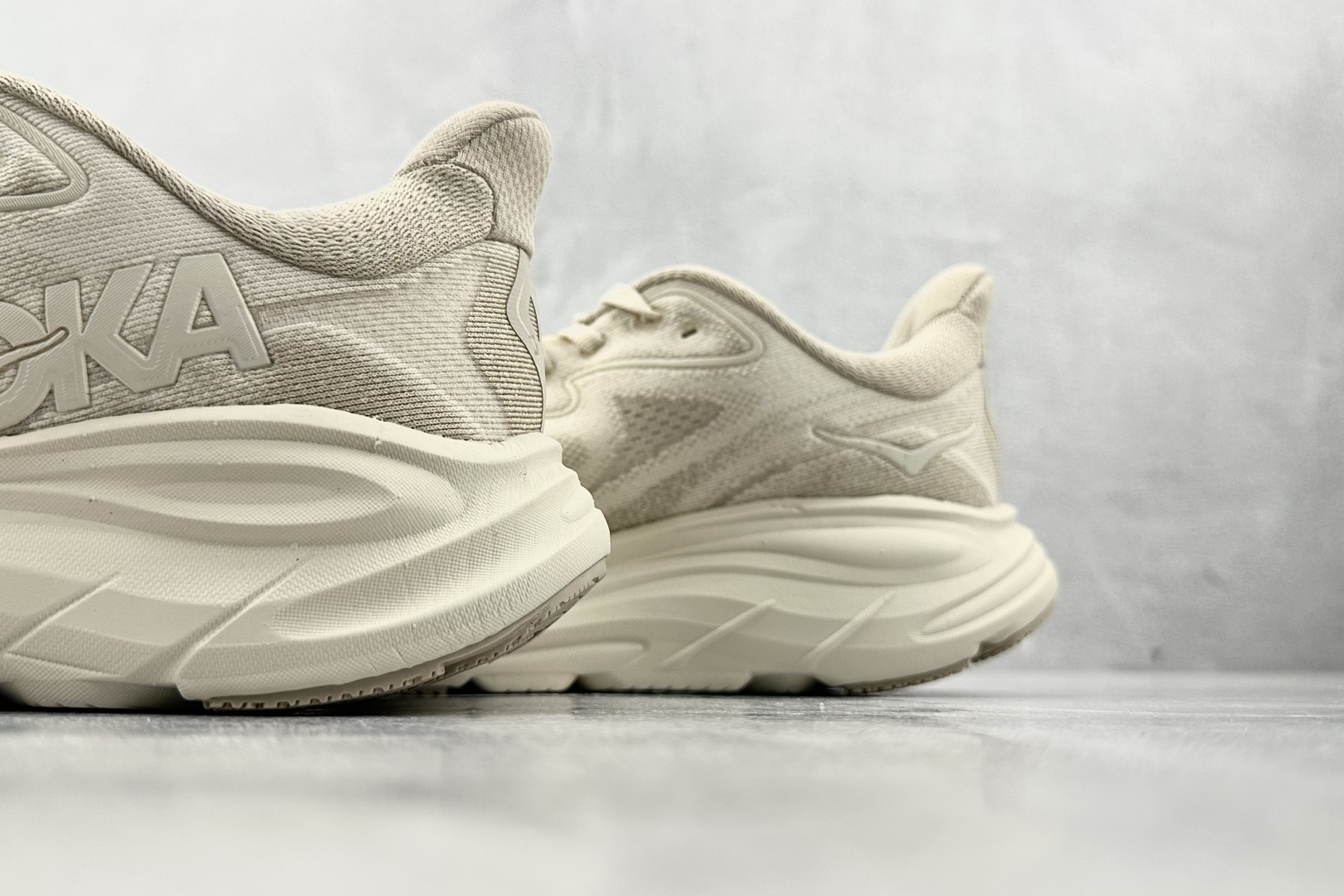 HOKA ONE ONE CLIFTON 10 米白色 1162030-OLTM