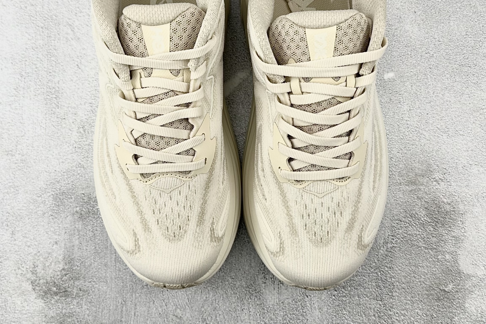 HOKA ONE ONE CLIFTON 10 米白色 1162030-OLTM