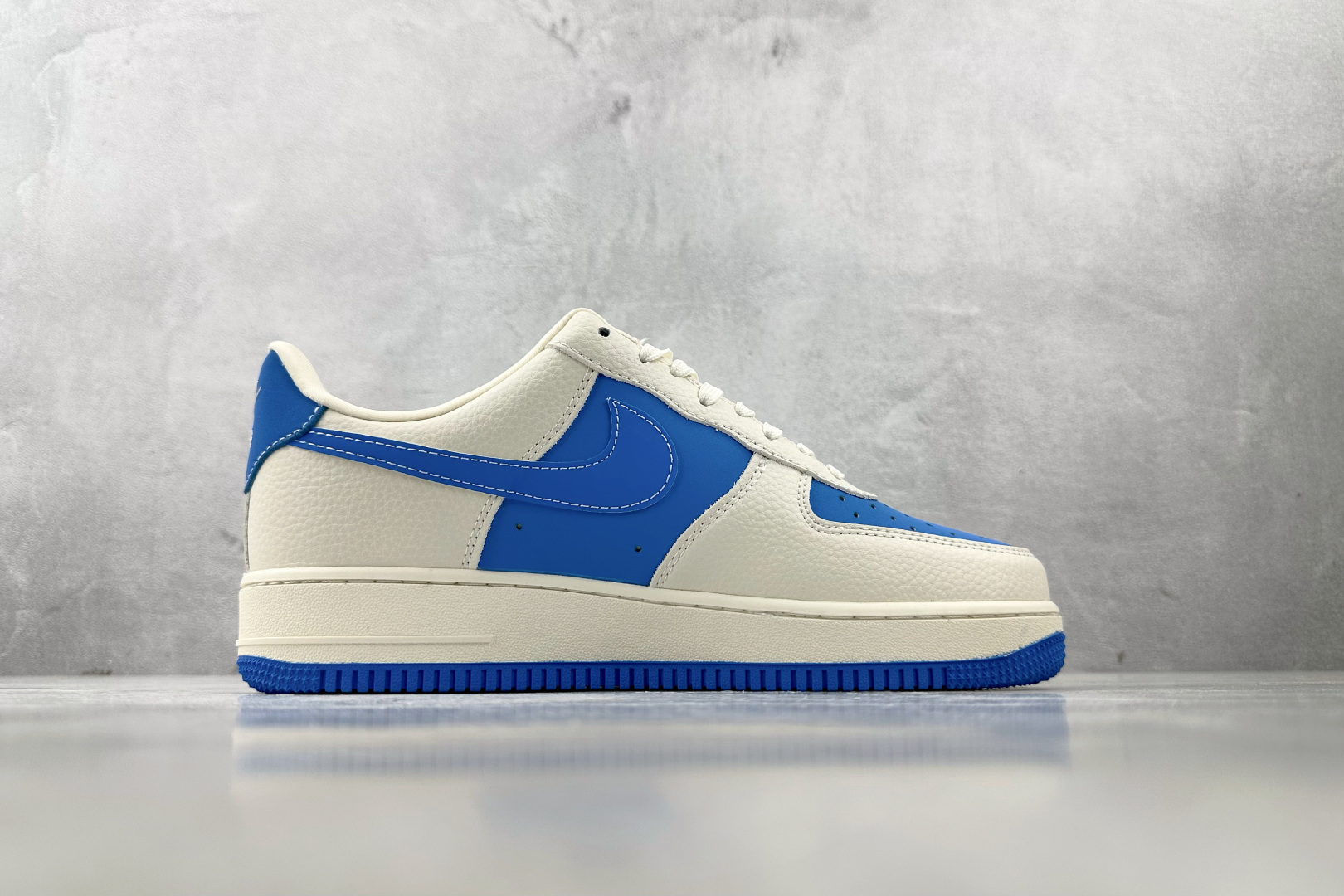 260 Nike Air Force 1'07 哆啦A梦 联名 米白蓝 KK1988-089-Chinese  UA Cheap High Quatity Brand  Clothes Bags handbags Sneakers wholesale wholesaler seller from China Factory suppliers Fashion Clothing  Shoes best Quality Beautiful Price  260 Nike Air Force 1'07 哆啦A梦 联名 米白蓝 KK1988-089