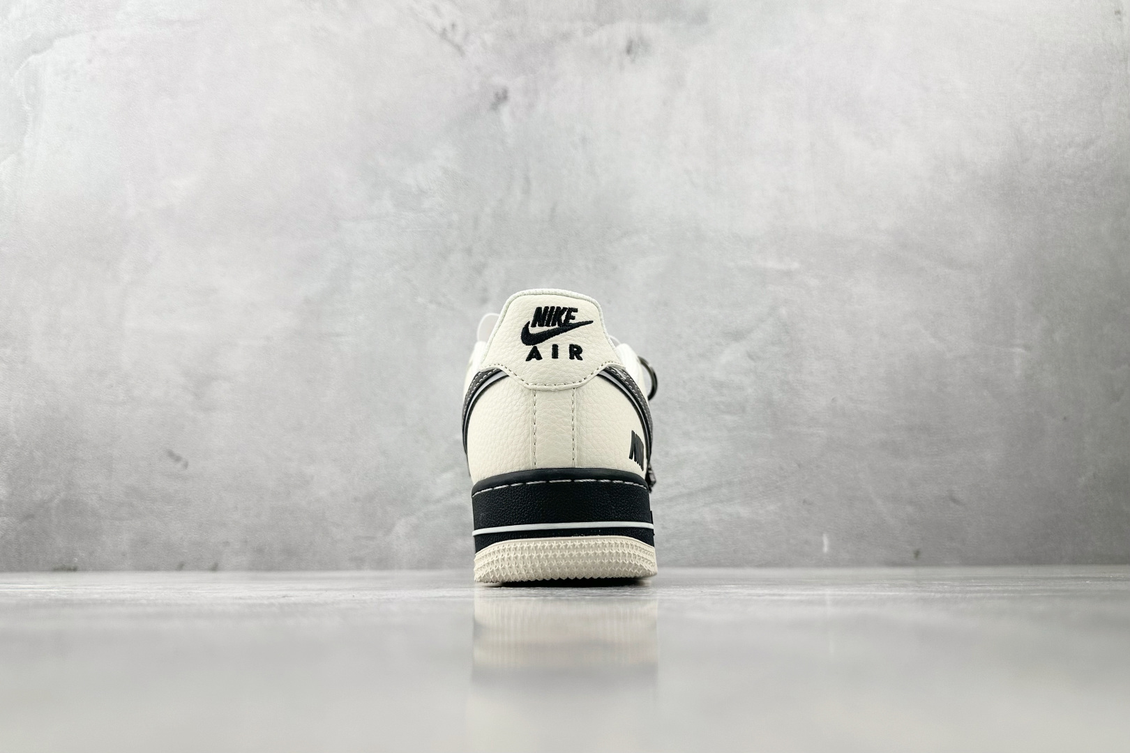 260 Nike Air Force 1'07 NIKE 联名 米白黑 XX3168-206-Chinese  UA Cheap High Quatity Brand  Clothes Bags handbags Sneakers wholesale wholesaler seller from China Factory suppliers Fashion Clothing  Shoes best Quality Beautiful Price  260 Nike Air Force 1'07 NIKE 联名 米白黑 XX3168-206