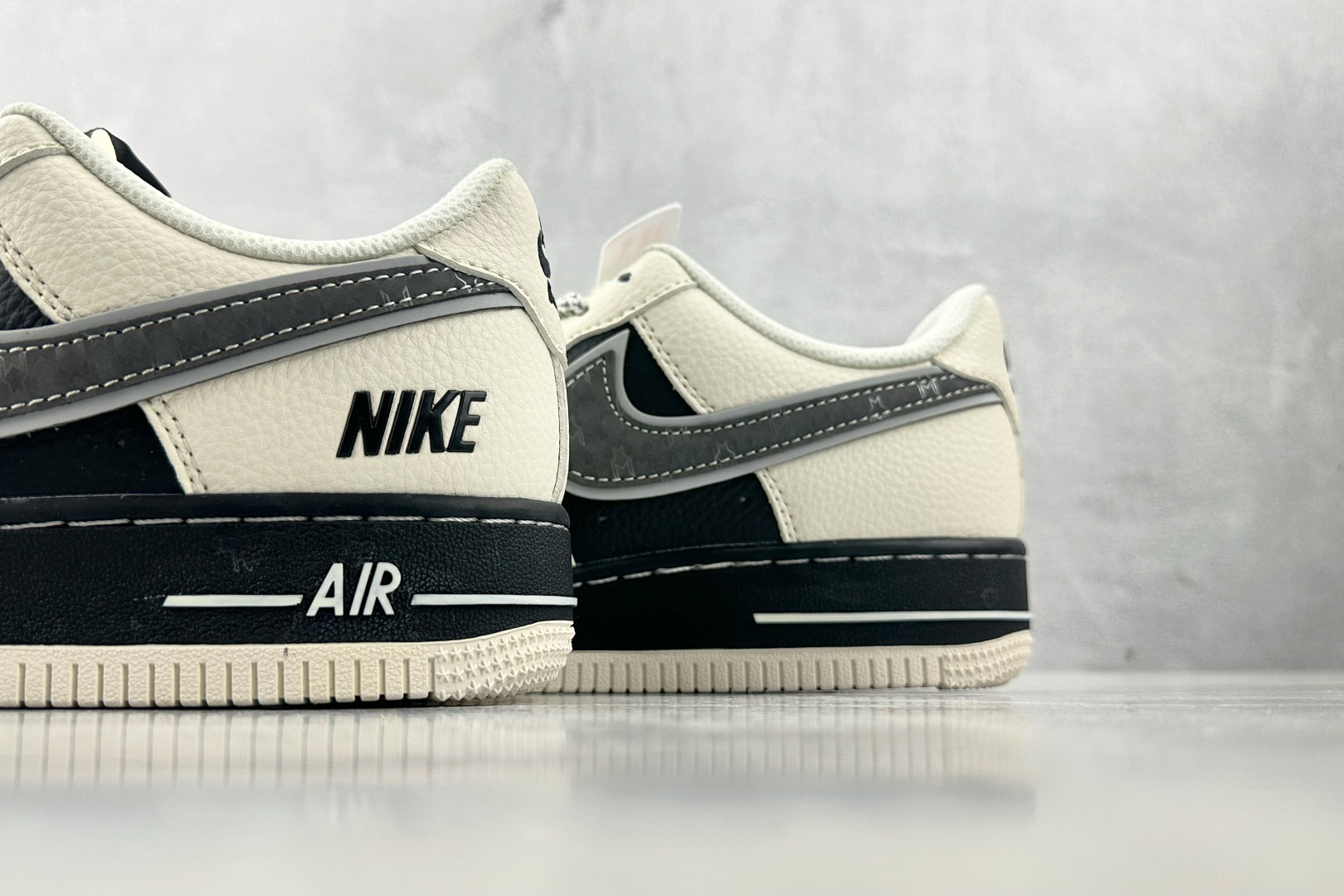 260 Nike Air Force 1'07 NIKE 联名 米白黑 XX3168-206-Chinese  UA Cheap High Quatity Brand  Clothes Bags handbags Sneakers wholesale wholesaler seller from China Factory suppliers Fashion Clothing  Shoes best Quality Beautiful Price  260 Nike Air Force 1'07 NIKE 联名 米白黑 XX3168-206