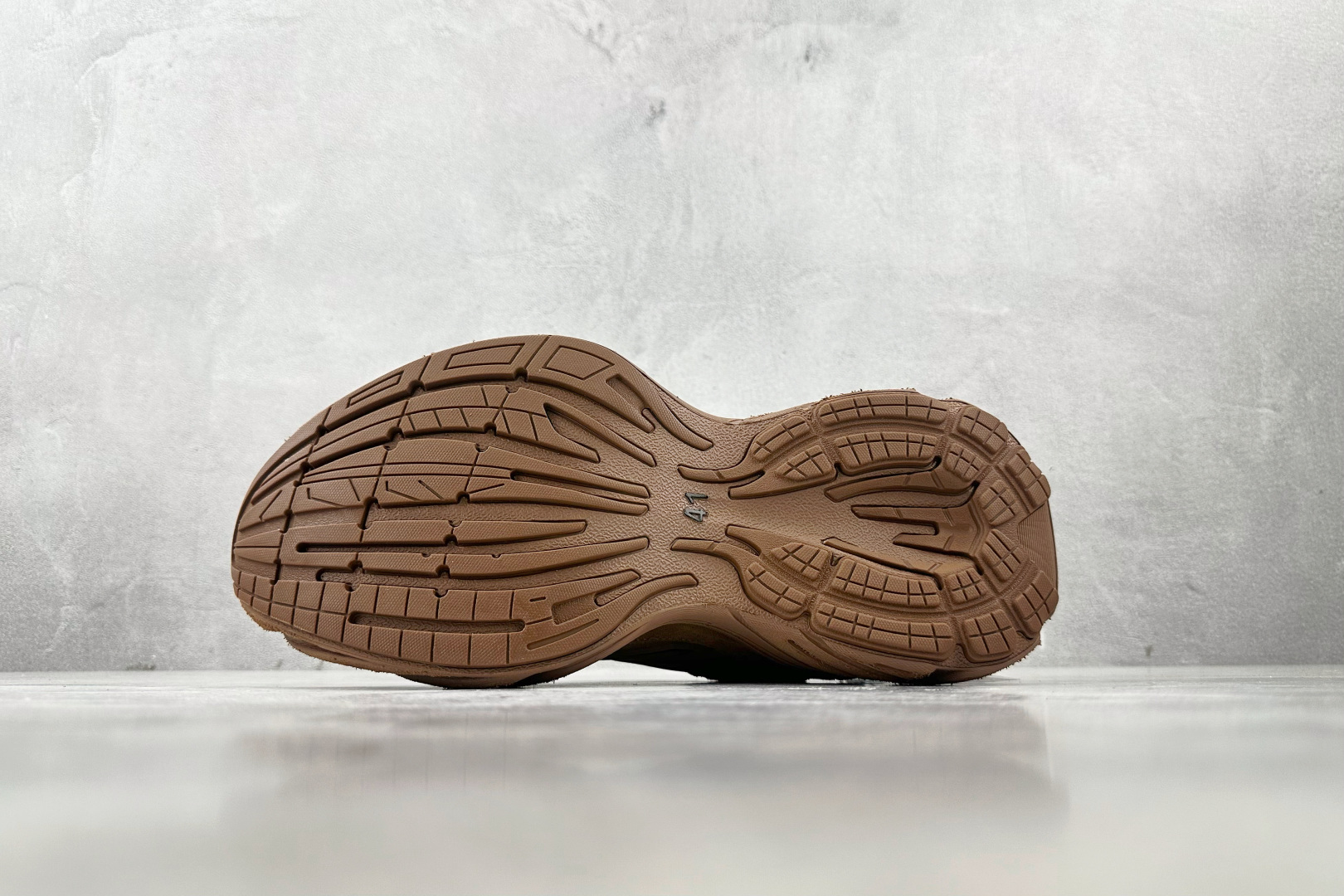 380 最新外贸批次 Balenciaga巴黎世家 Monday 棕色 825417WMNSS