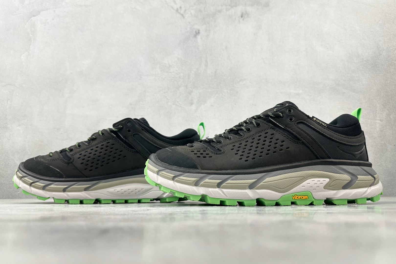 250 HOKA ONE ONE Tor Ultra 黑灰 1130310-BZST-Chinese UA Cheap High Quatity Brand Clothes Bags handbags Sneakers wholesale wholesaler seller from China Factory suppliers Fashion Clothing Shoes best Quality Beautiful Price 250 HOKA ONE ONE Tor Ultra 黑灰 1130310-BZST