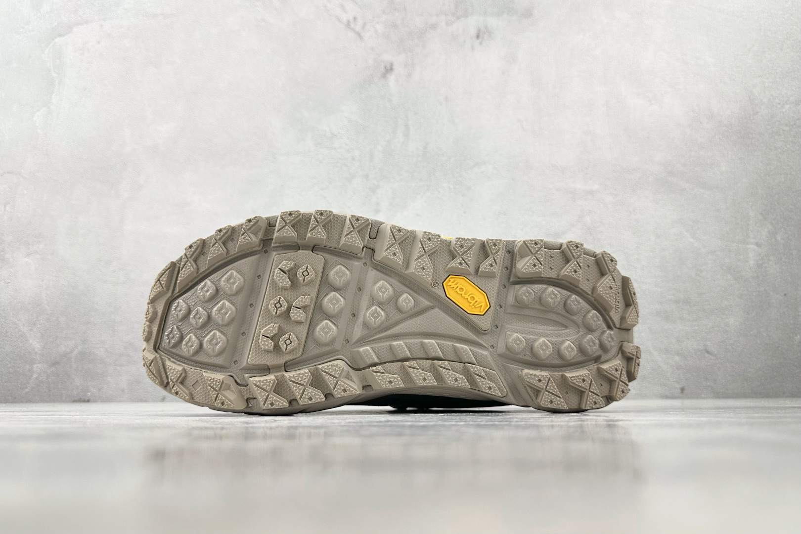 250 HOKA ONE ONE Tor Ultra Low 米色 1130310-STPST-Chinese UA Cheap High Quatity Brand Clothes Bags handbags Sneakers wholesale wholesaler seller from China Factory suppliers Fashion Clothing Shoes best Quality Beautiful Price 250 HOKA ONE ONE Tor Ultra Low 米色 1130310-STPST