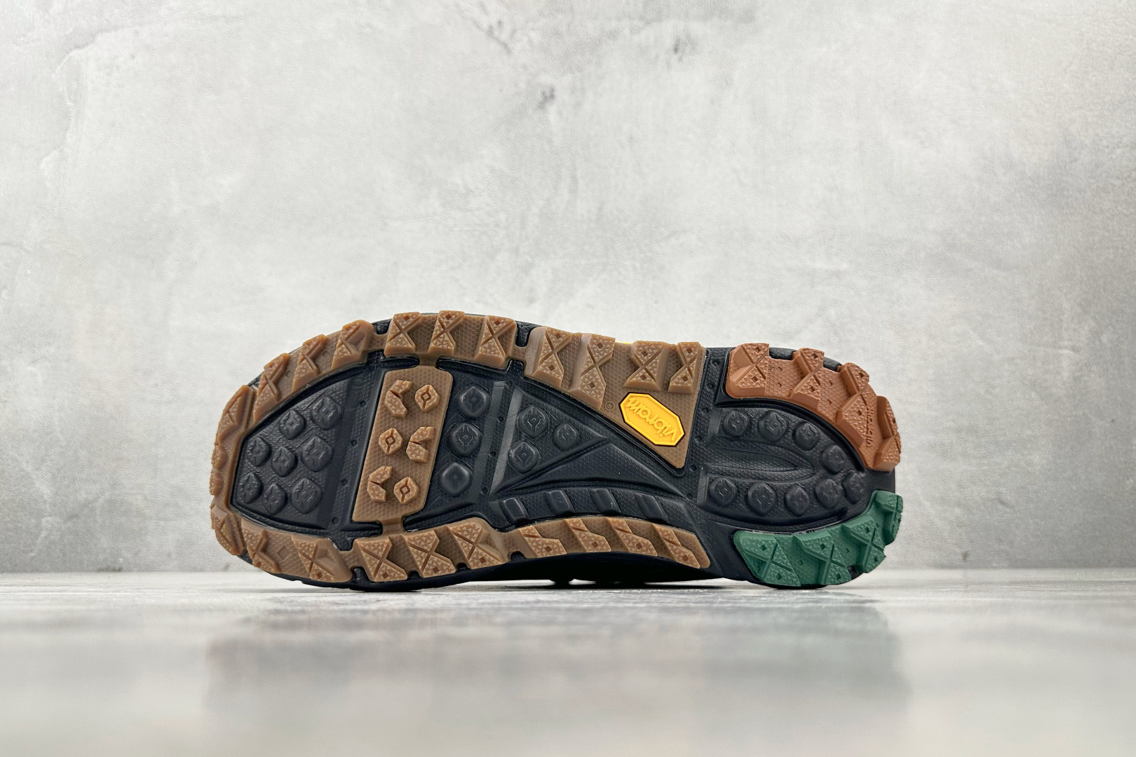 250 Bodega × HOKA ONE ONE Tor Ultra 棕色 1145771-NBYL