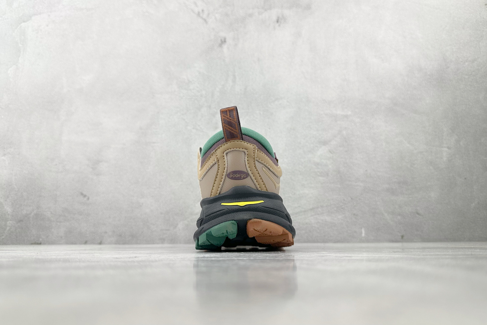 250 Bodega × HOKA ONE ONE Tor Ultra 棕色 1145771-NBYL