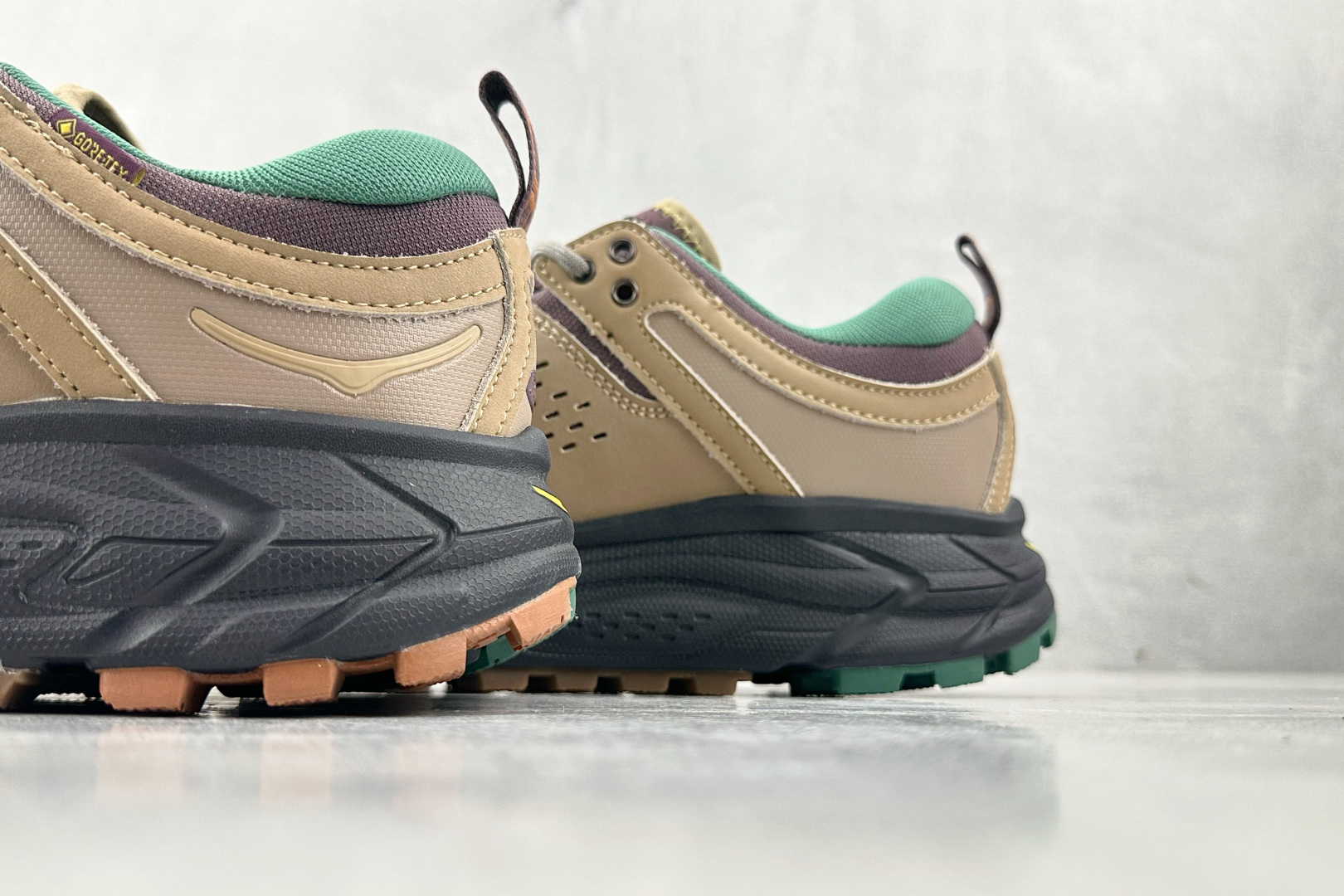 250 Bodega × HOKA ONE ONE Tor Ultra 棕色 1145771-NBYL