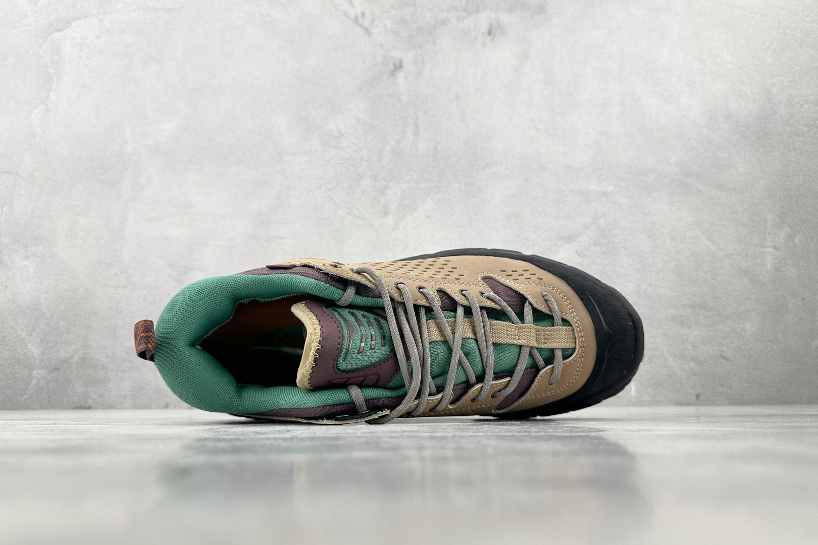 250 Bodega × HOKA ONE ONE Tor Ultra 棕色 1145771-NBYL