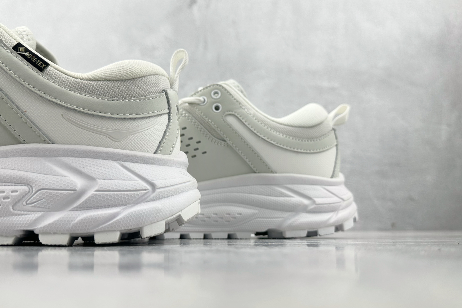 250 HOKA ONE ONE Tor Ultra 白灰 1130310-WNCL