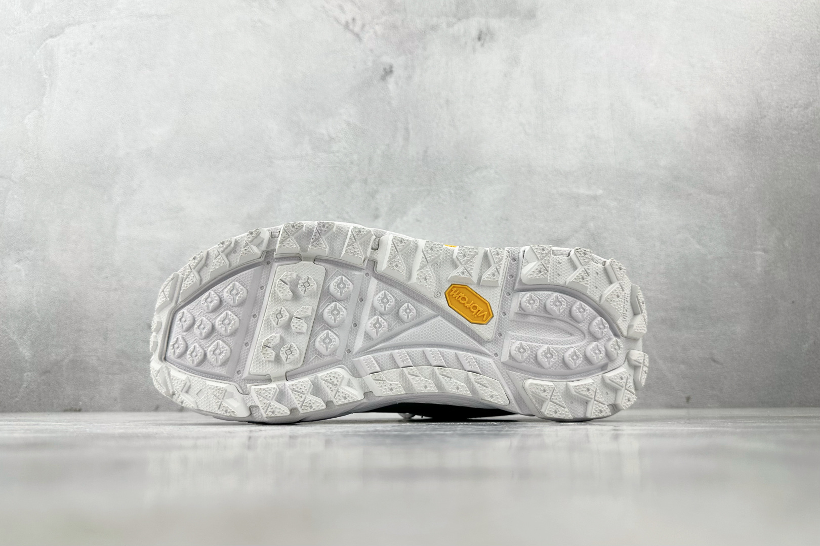 250 HOKA ONE ONE Tor Ultra 白灰 1130310-WNCL