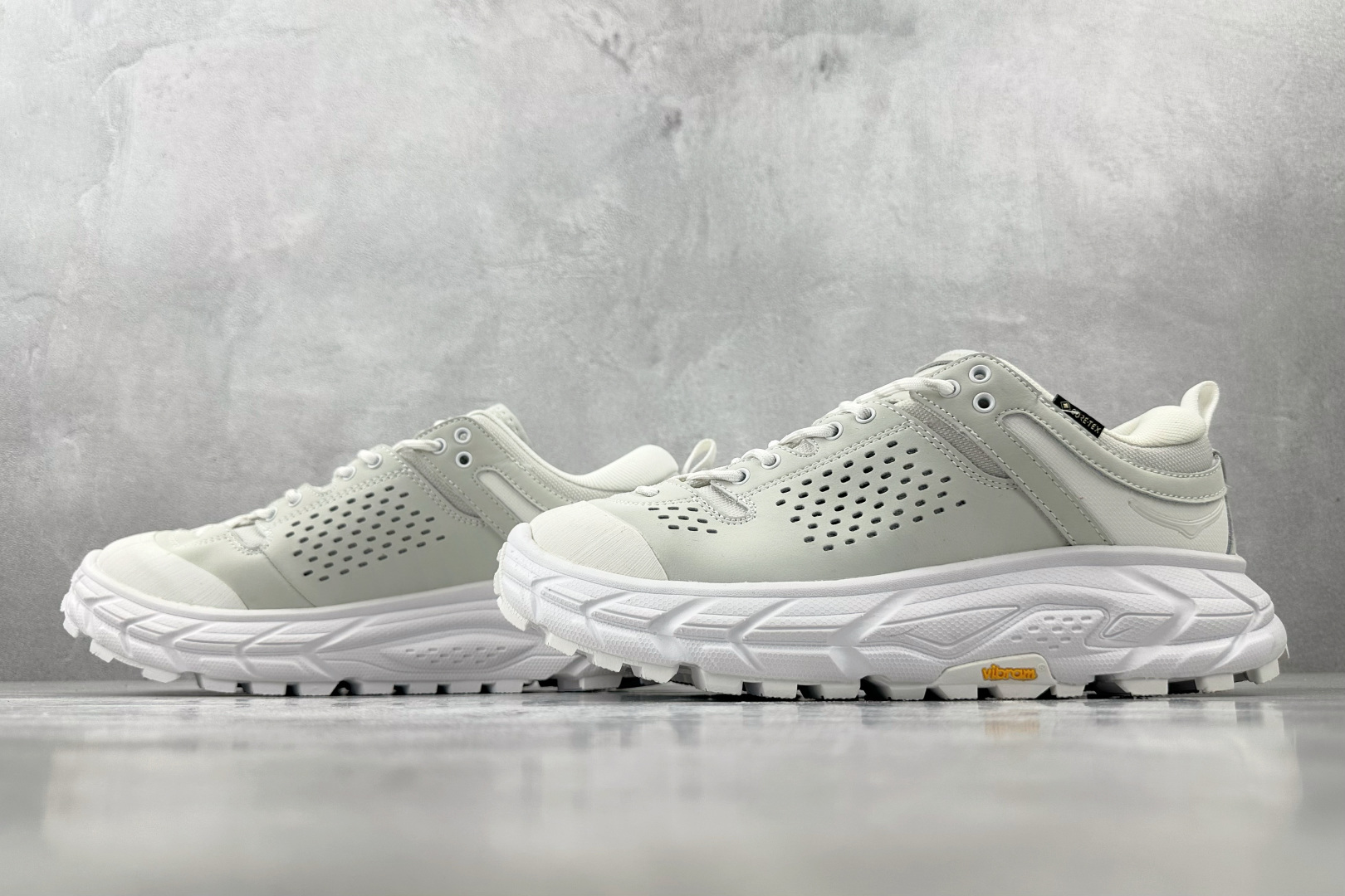 250 HOKA ONE ONE Tor Ultra 白灰 1130310-WNCL