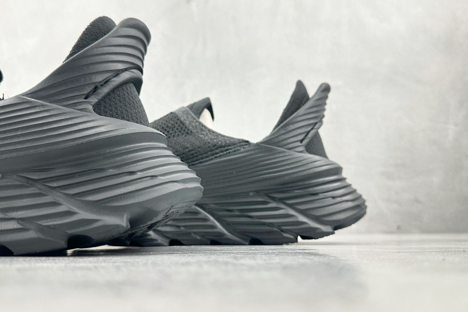 230 HOKA ONE ONE Restore TC 黑色满天星 1134532-BLK-Chinese UA Cheap High Quatity Brand Clothes Bags handbags Sneakers wholesale wholesaler seller from China Factory suppliers Fashion Clothing Shoes best Quality Beautiful Price 230 HOKA ONE ONE Restore TC 黑色满天星 1134532-BLK