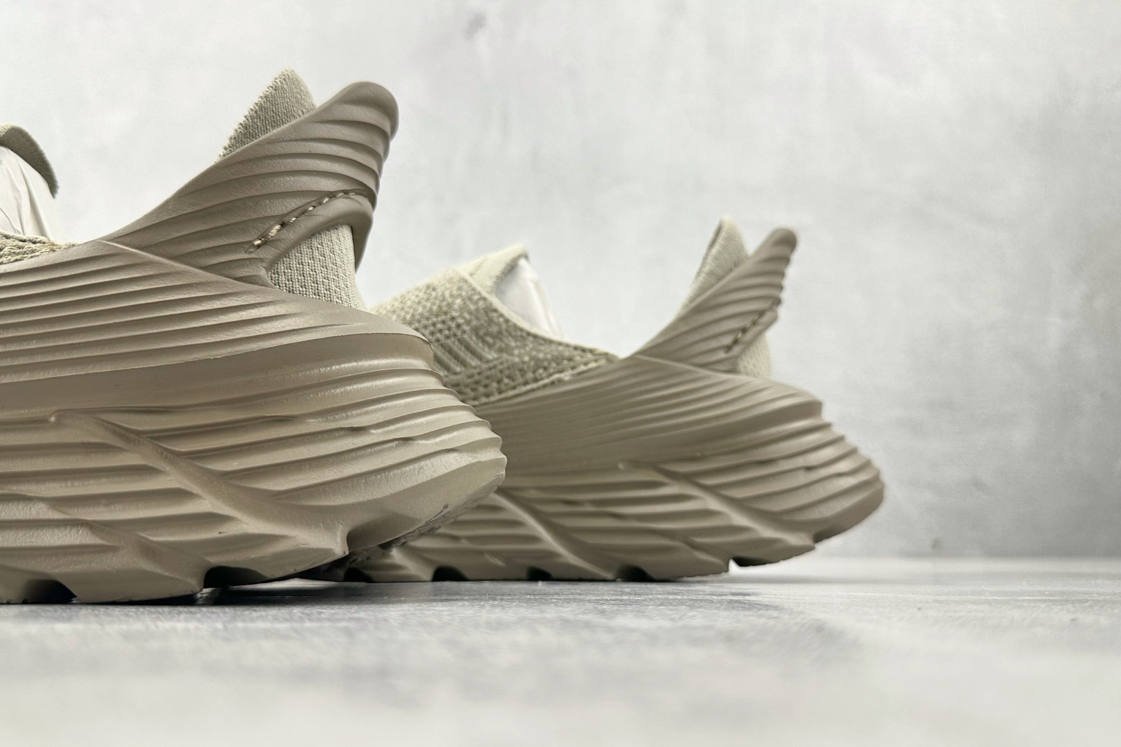 230 HOKA ONE ONE Restore TC 沙色 1134532-DOTN-Chinese UA Cheap High Quatity Brand Clothes Bags handbags Sneakers wholesale wholesaler seller from China Factory suppliers Fashion Clothing Shoes best Quality Beautiful Price 230 HOKA ONE ONE Restore TC 沙色 1134532-DOTN