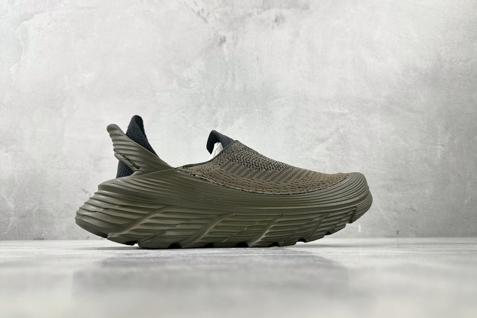 230 HOKA ONE ONE Restore TC 深橄榄色 1134532-DOBLC-Chinese UA Cheap High Quatity Brand Clothes Bags handbags Sneakers wholesale wholesaler seller from China Factory suppliers Fashion Clothing Shoes best Quality Beautiful Price 230 HOKA ONE ONE Restore TC 深橄榄色 1134532-DOBLC