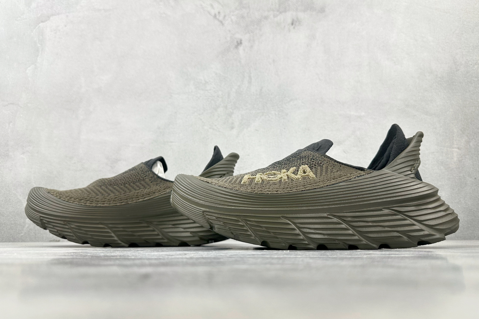 230 HOKA ONE ONE Restore TC 深橄榄色 1134532-DOBLC-Chinese UA Cheap High Quatity Brand Clothes Bags handbags Sneakers wholesale wholesaler seller from China Factory suppliers Fashion Clothing Shoes best Quality Beautiful Price 230 HOKA ONE ONE Restore TC 深橄榄色 1134532-DOBLC