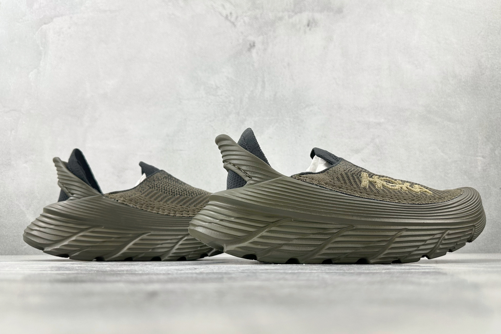 230 HOKA ONE ONE Restore TC 深橄榄色 1134532-DOBLC-Chinese UA Cheap High Quatity Brand Clothes Bags handbags Sneakers wholesale wholesaler seller from China Factory suppliers Fashion Clothing Shoes best Quality Beautiful Price 230 HOKA ONE ONE Restore TC 深橄榄色 1134532-DOBLC