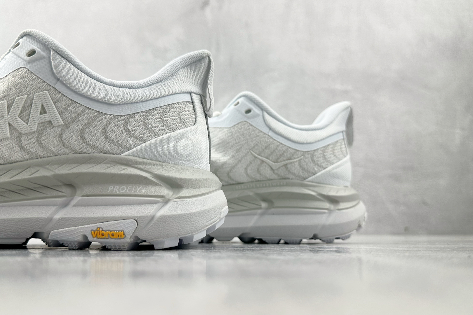 210 HOKA ONE ONE Mafate Speed 4 白色 1129930-WWH