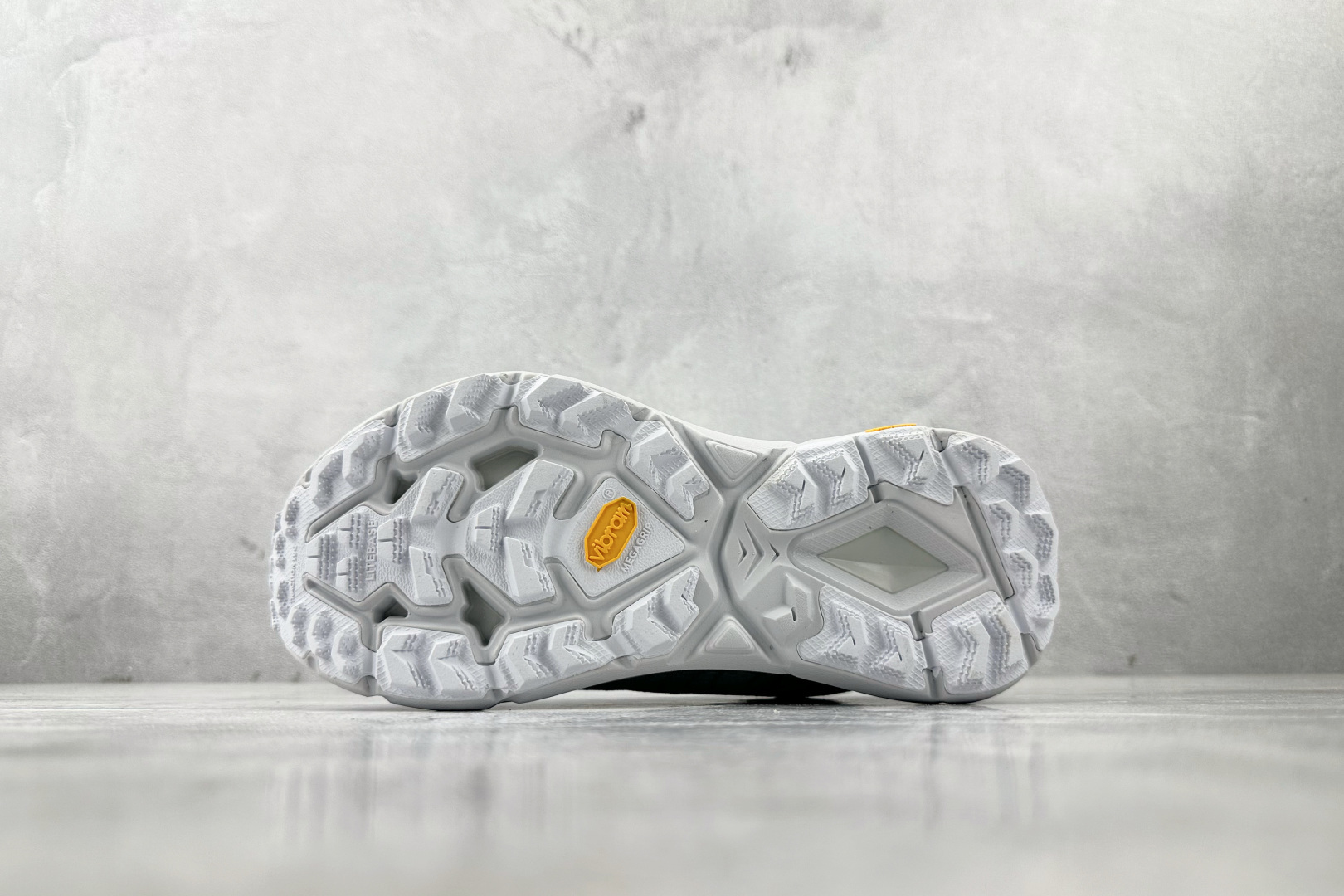 210 HOKA ONE ONE Mafate Speed 4 白色 1129930-WWH