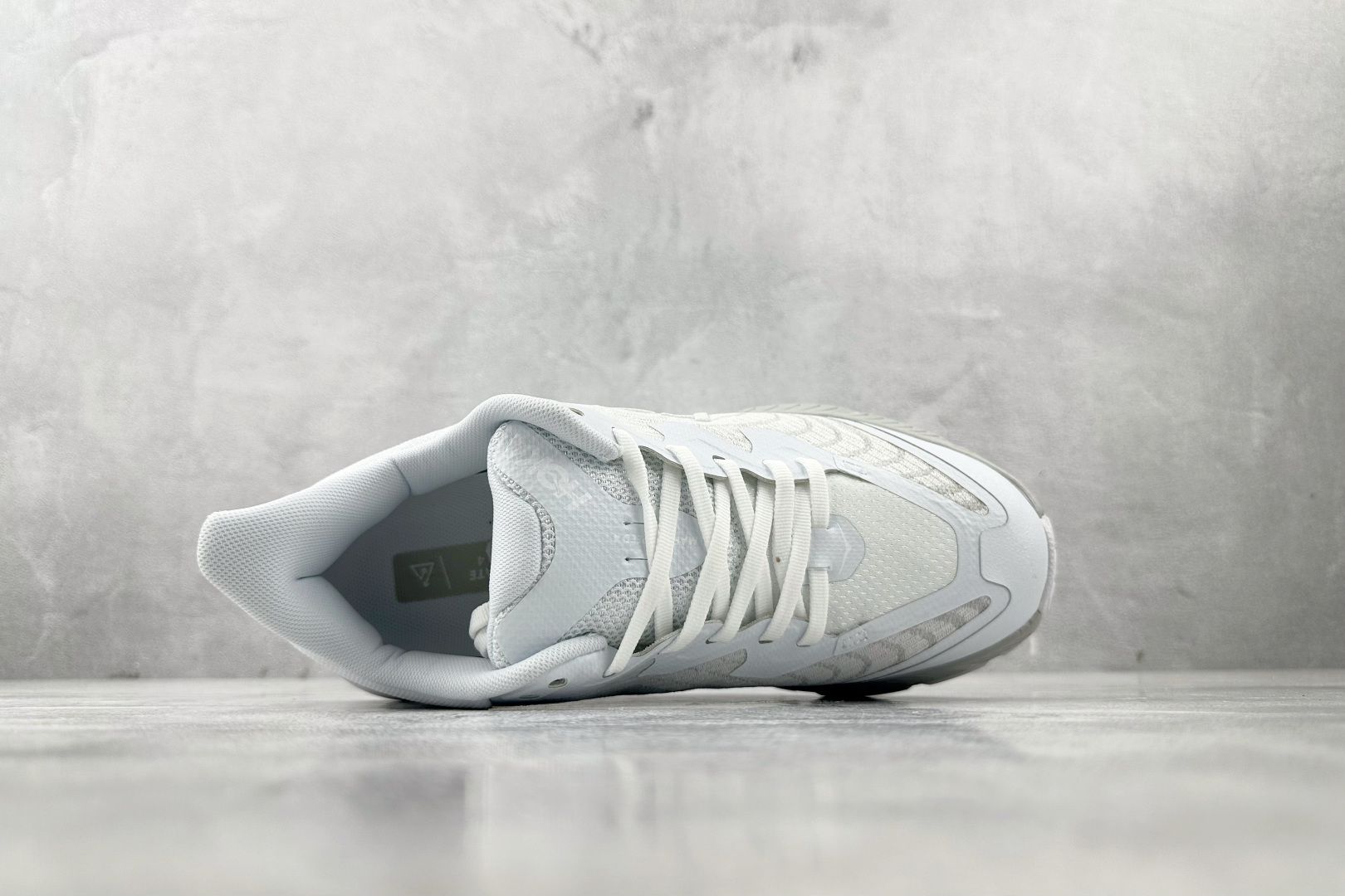 210 HOKA ONE ONE Mafate Speed 4 白色 1129930-WWH