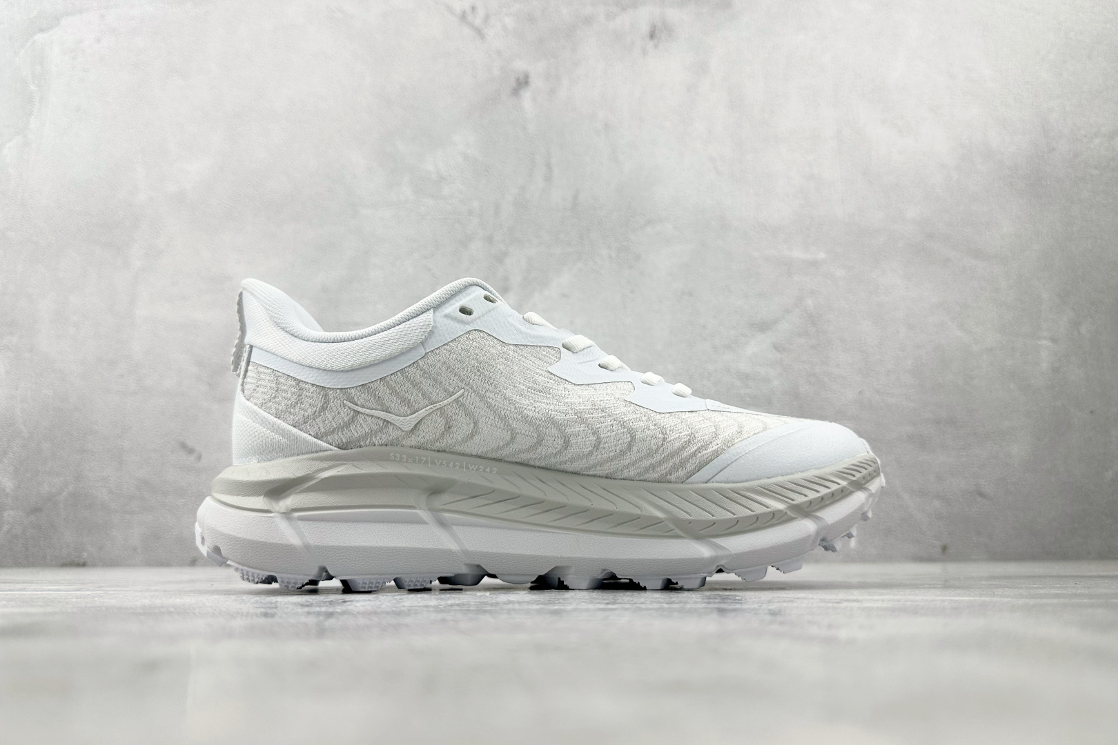 210 HOKA ONE ONE Mafate Speed 4 白色 1129930-WWH