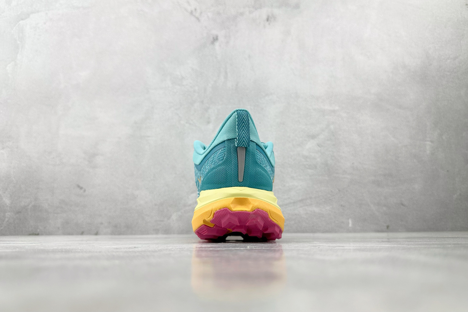 210 HOKA ONE ONE Mafate Speed 4 蓝绿 1129930-DLCR