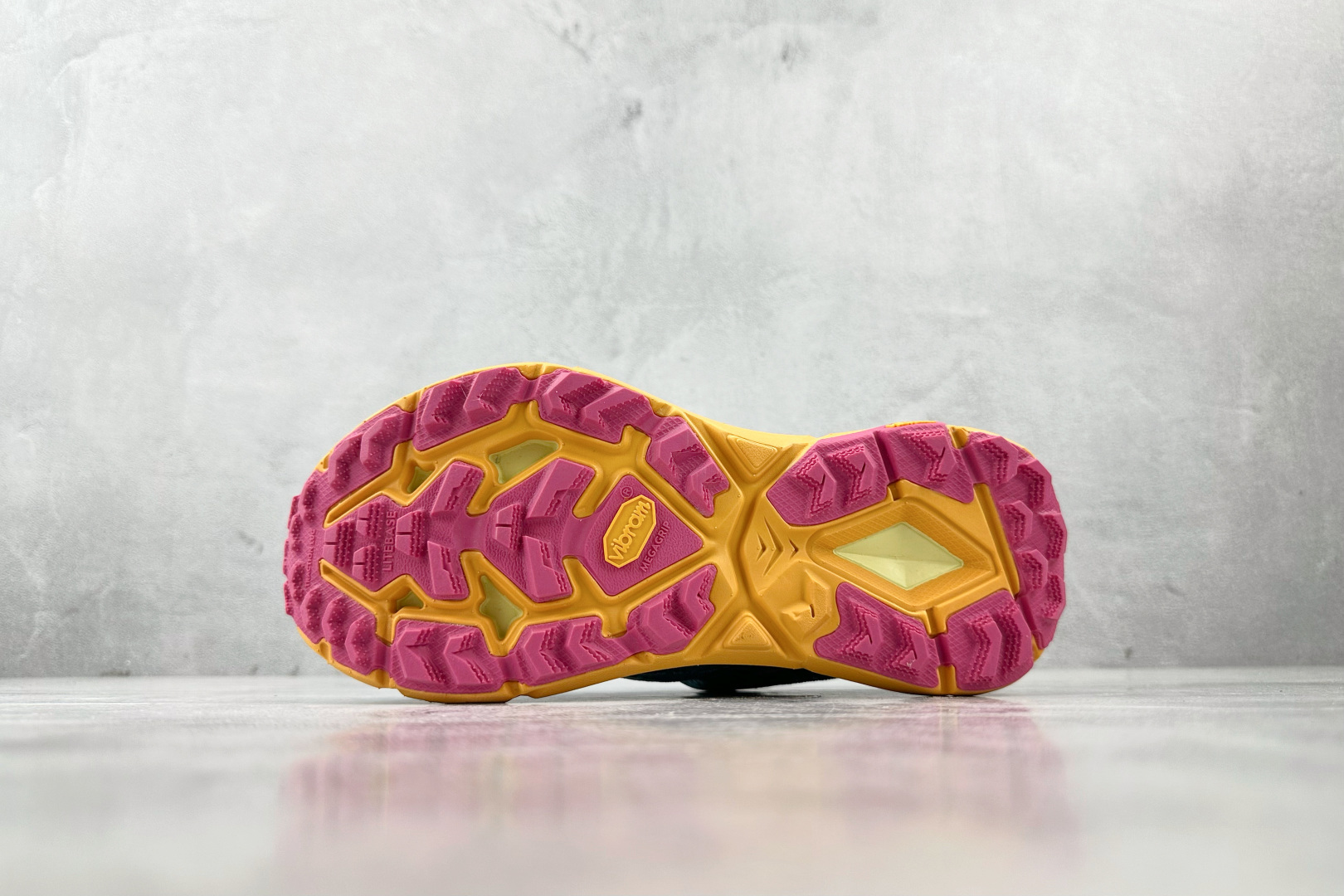 210 HOKA ONE ONE Mafate Speed 4 蓝绿 1129930-DLCR