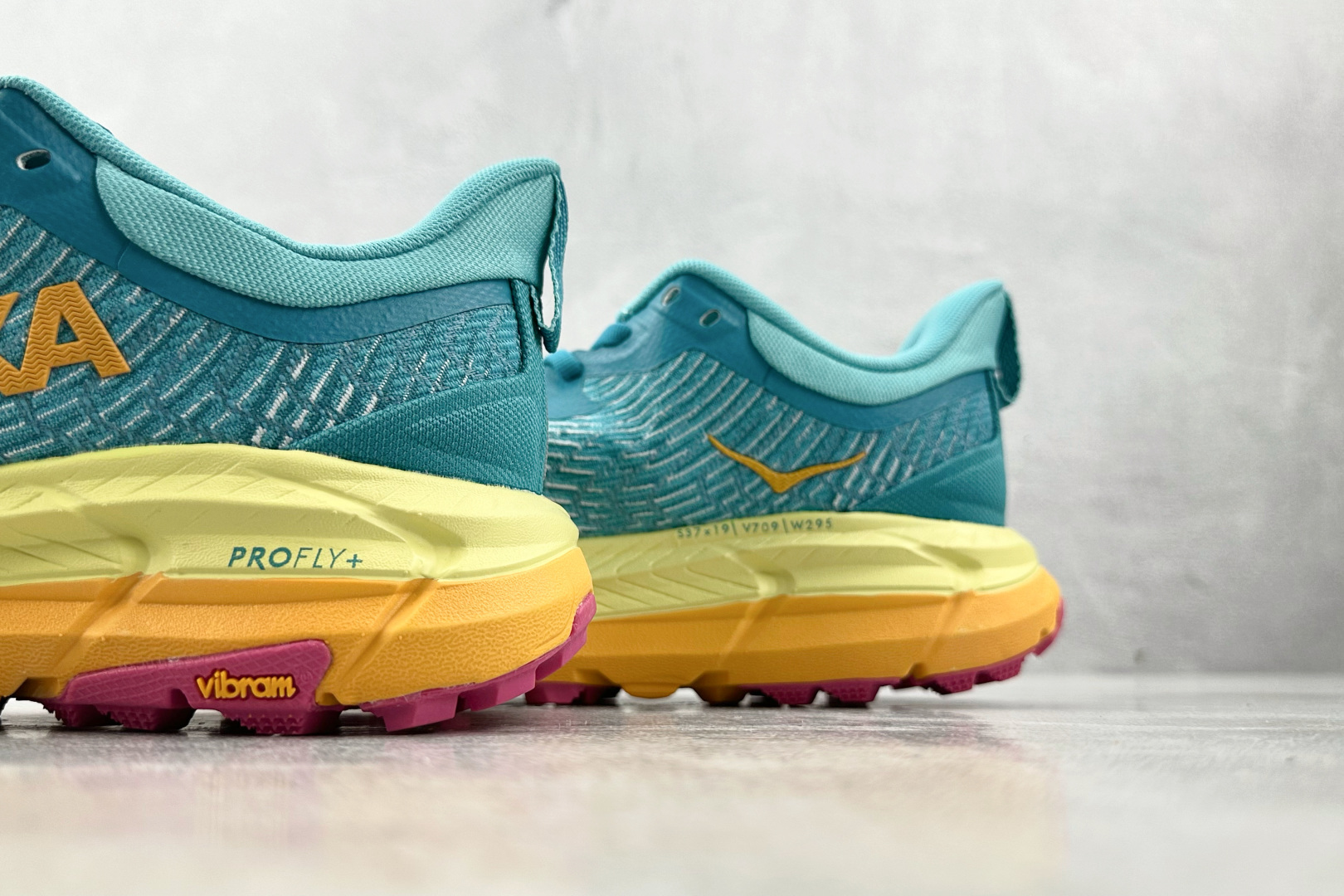 210 HOKA ONE ONE Mafate Speed 4 蓝绿 1129930-DLCR